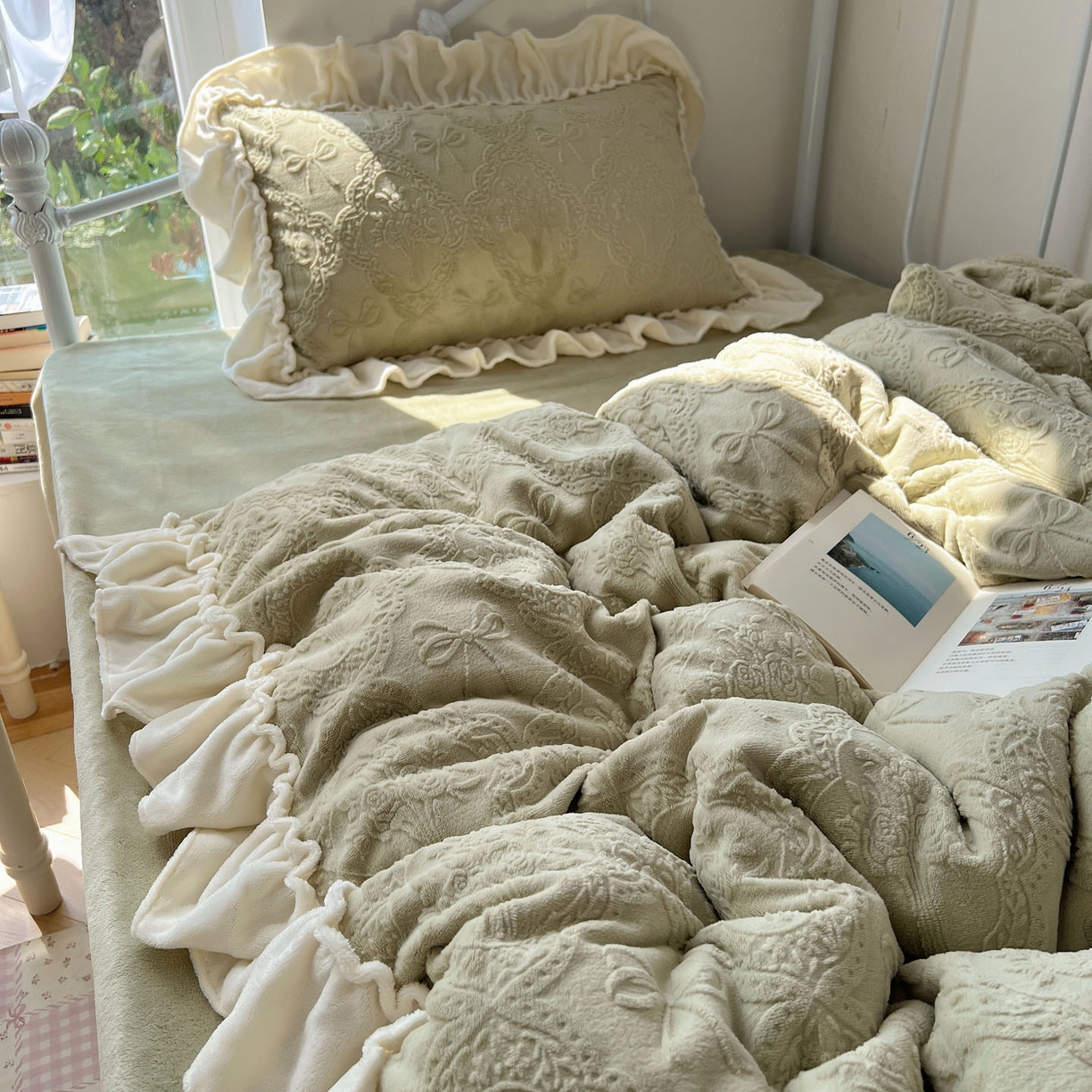 91家纺网 家纺一手货源 找家纺 六巷胡同 2025新款韩系博主风少女心蝴蝶结捧花A类牛奶绒四件套 蝴蝶结捧花-绿