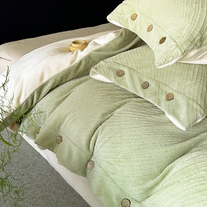 91家纺网 家纺一手货源 找家纺 （总）十方家居 2025年新款9斤加厚雕花绒牛奶绒剪花纽扣款工艺牛奶绒四件套（全网控价标准不低于168）