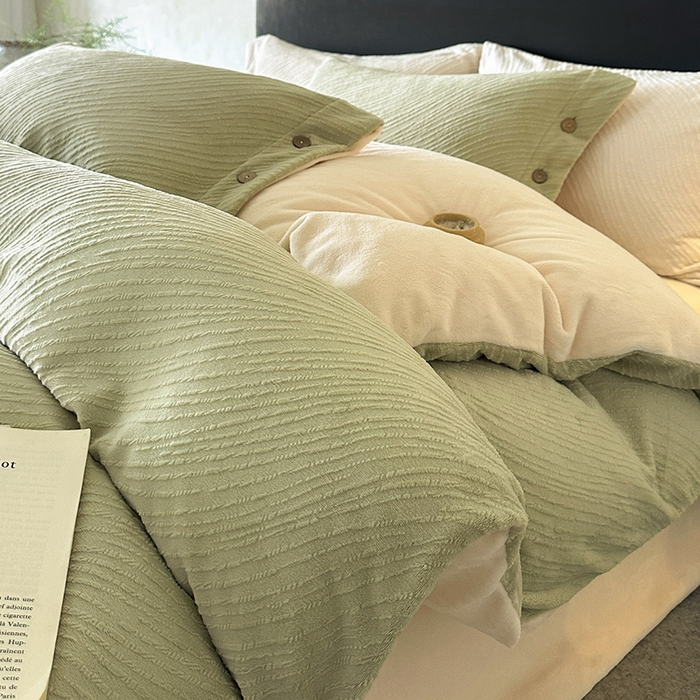 91家纺网 家纺一手货源 找家纺 （总）十方家居 2025年新款9斤加厚雕花绒牛奶绒剪花纽扣款工艺牛奶绒四件套（全网控价标准不低于168）