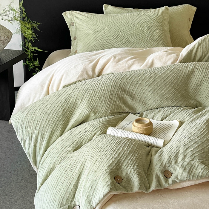 91家纺网 家纺一手货源 找家纺 （总）十方家居 2025年新款9斤加厚雕花绒牛奶绒剪花纽扣款工艺牛奶绒四件套（全网控价标准不低于168）