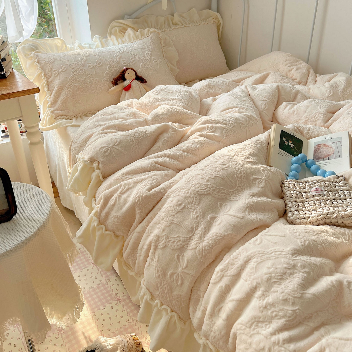 91家纺网 家纺一手货源 找家纺 六巷胡同 2025新款韩系博主风少女心蝴蝶结捧花A类牛奶绒四件套 蝴蝶结捧花-白