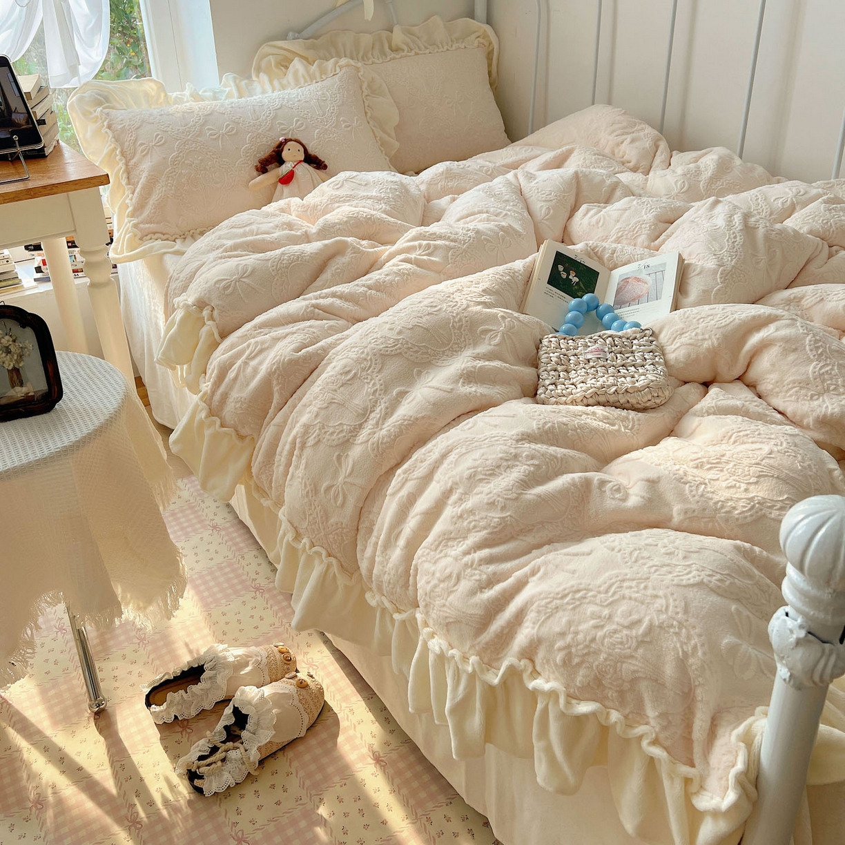 91家纺网 家纺一手货源 找家纺 六巷胡同 2025新款韩系博主风少女心蝴蝶结捧花A类牛奶绒四件套 蝴蝶结捧花-白