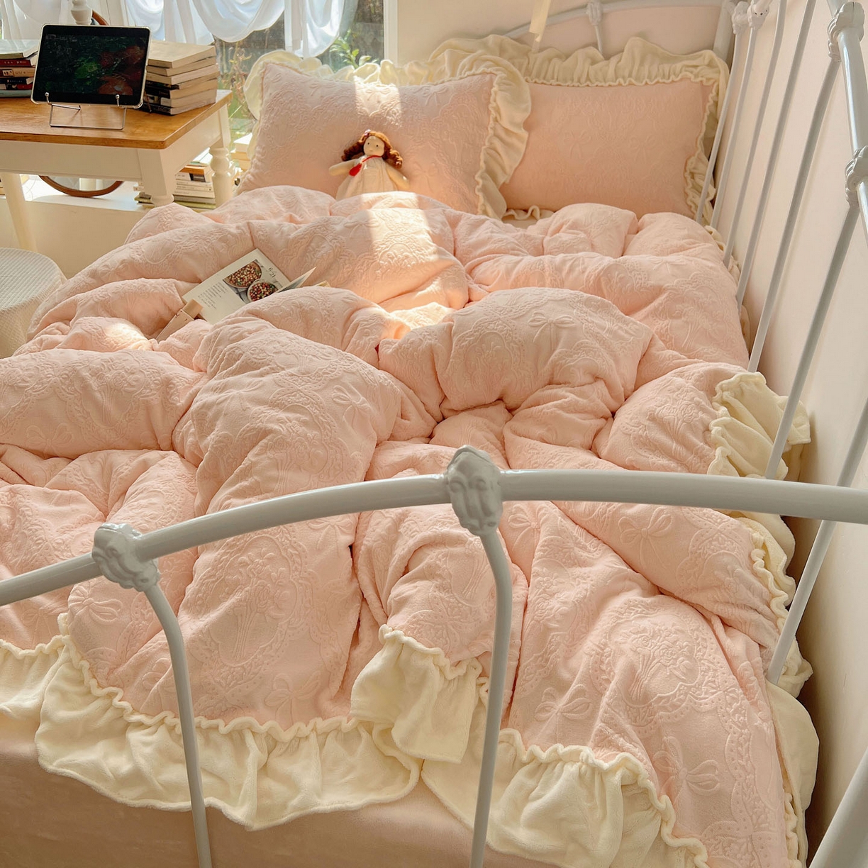 91家纺网 家纺一手货源 找家纺 六巷胡同 2025新款韩系博主风少女心蝴蝶结捧花A类牛奶绒四件套 蝴蝶结捧花-粉