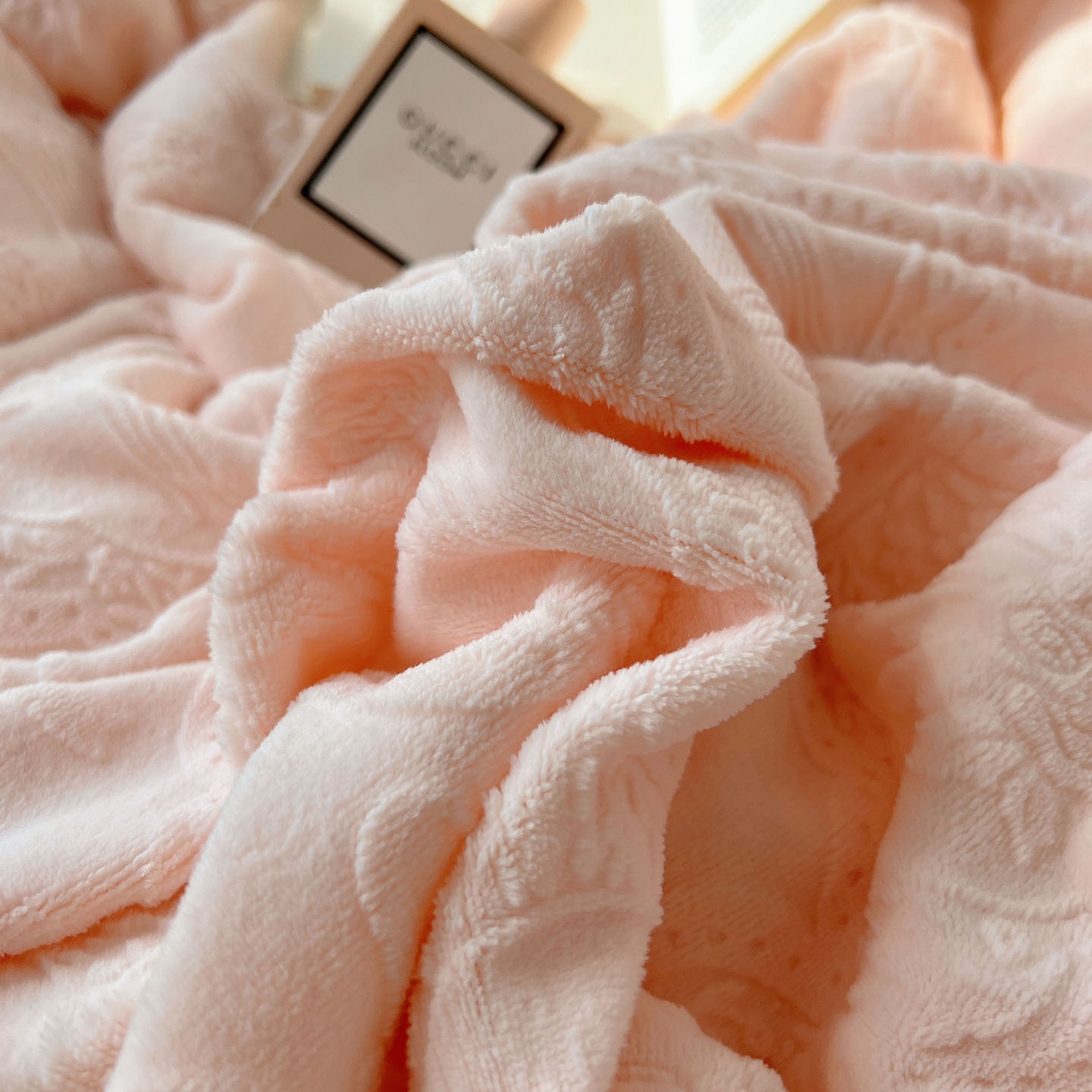 91家纺网 家纺一手货源 找家纺 六巷胡同 2025新款韩系博主风少女心蝴蝶结捧花A类牛奶绒四件套 蝴蝶结捧花-粉