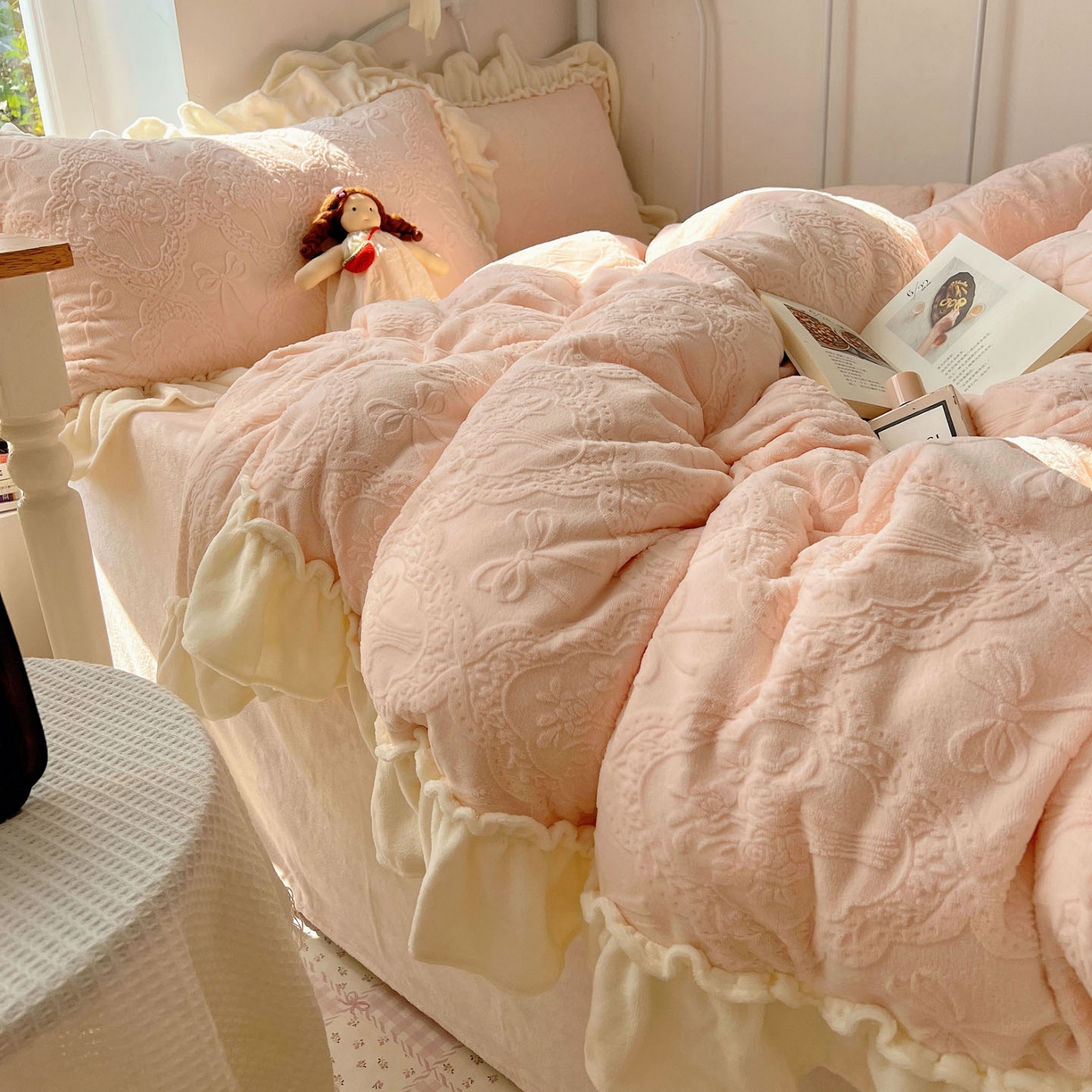 91家纺网 家纺一手货源 找家纺 六巷胡同 2025新款韩系博主风少女心蝴蝶结捧花A类牛奶绒四件套 蝴蝶结捧花-粉