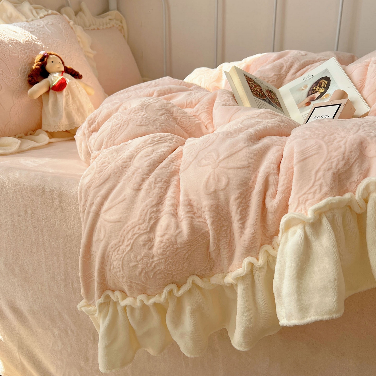 91家纺网 家纺一手货源 找家纺 六巷胡同 2025新款韩系博主风少女心蝴蝶结捧花A类牛奶绒四件套 蝴蝶结捧花-粉