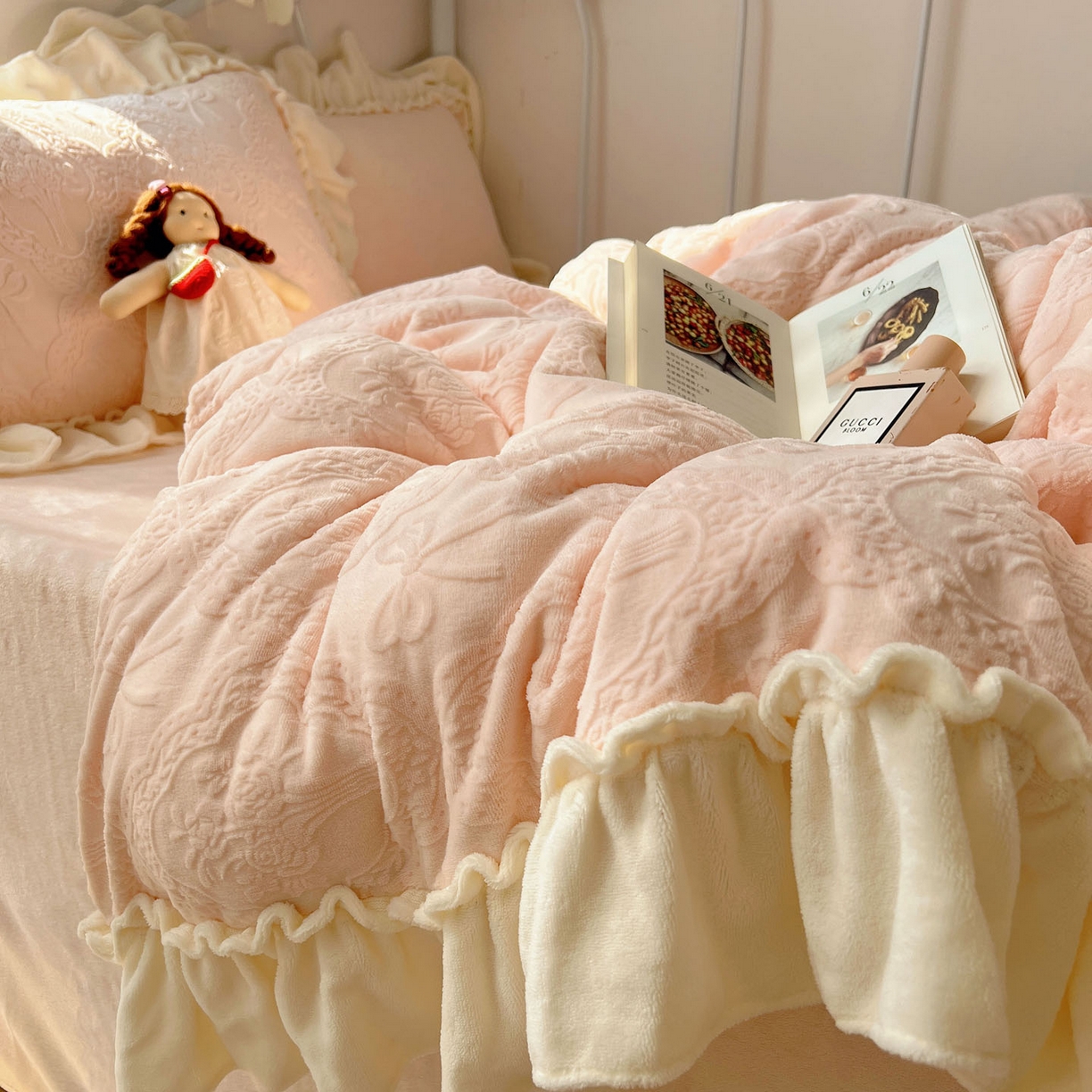 91家纺网 家纺一手货源 找家纺 六巷胡同 2025新款韩系博主风少女心蝴蝶结捧花A类牛奶绒四件套 蝴蝶结捧花-粉