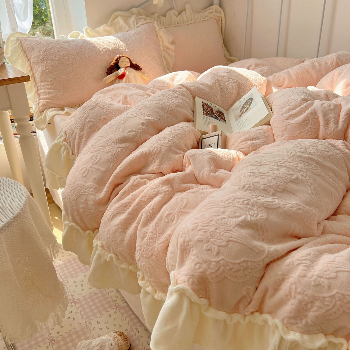 91家纺网 家纺一手货源 找家纺 六巷胡同 2025新款韩系博主风少女心蝴蝶结捧花A类牛奶绒四件套 蝴蝶结捧花-粉