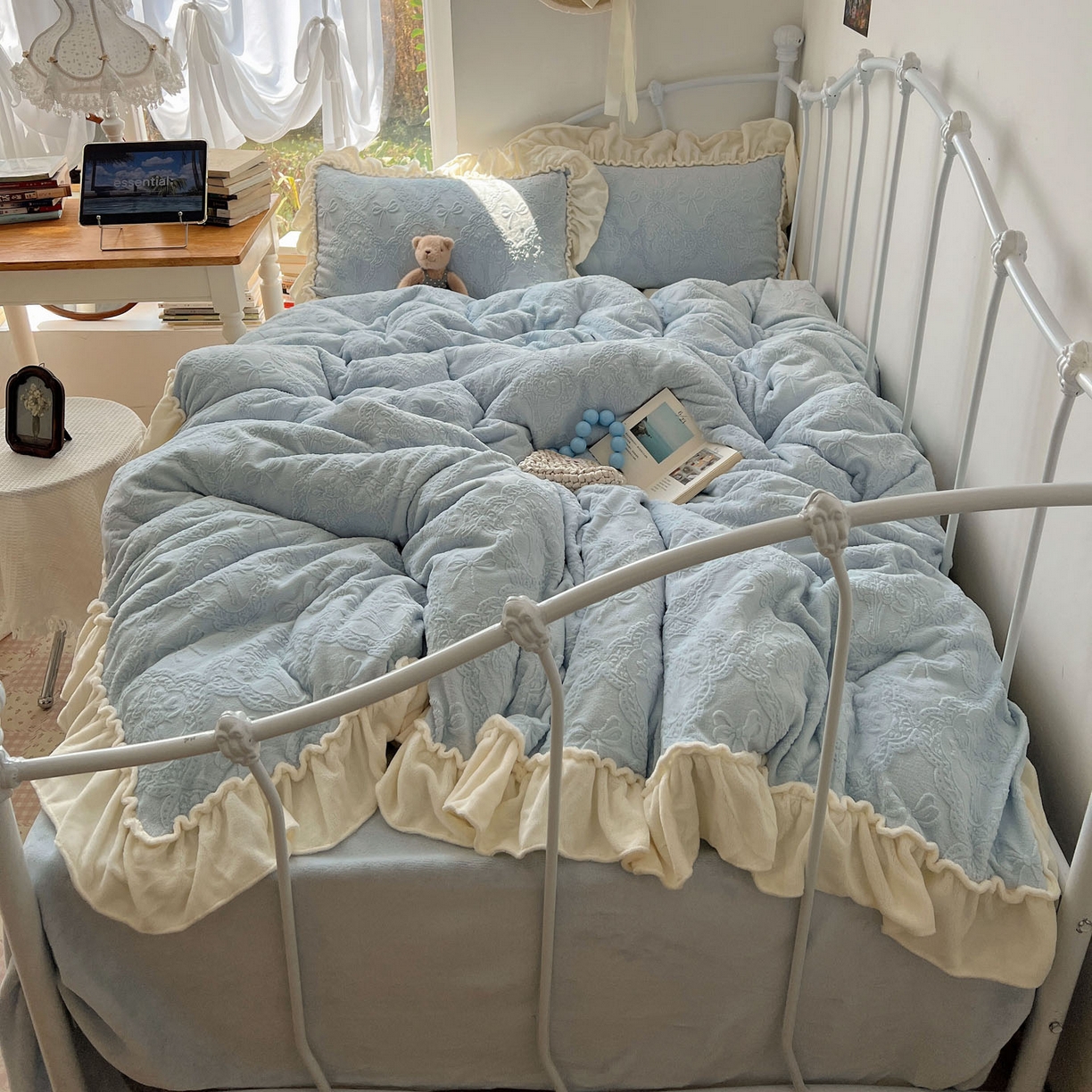 91家纺网 家纺一手货源 找家纺 六巷胡同 2025新款韩系博主风少女心蝴蝶结捧花A类牛奶绒四件套 蝴蝶结捧花-蓝