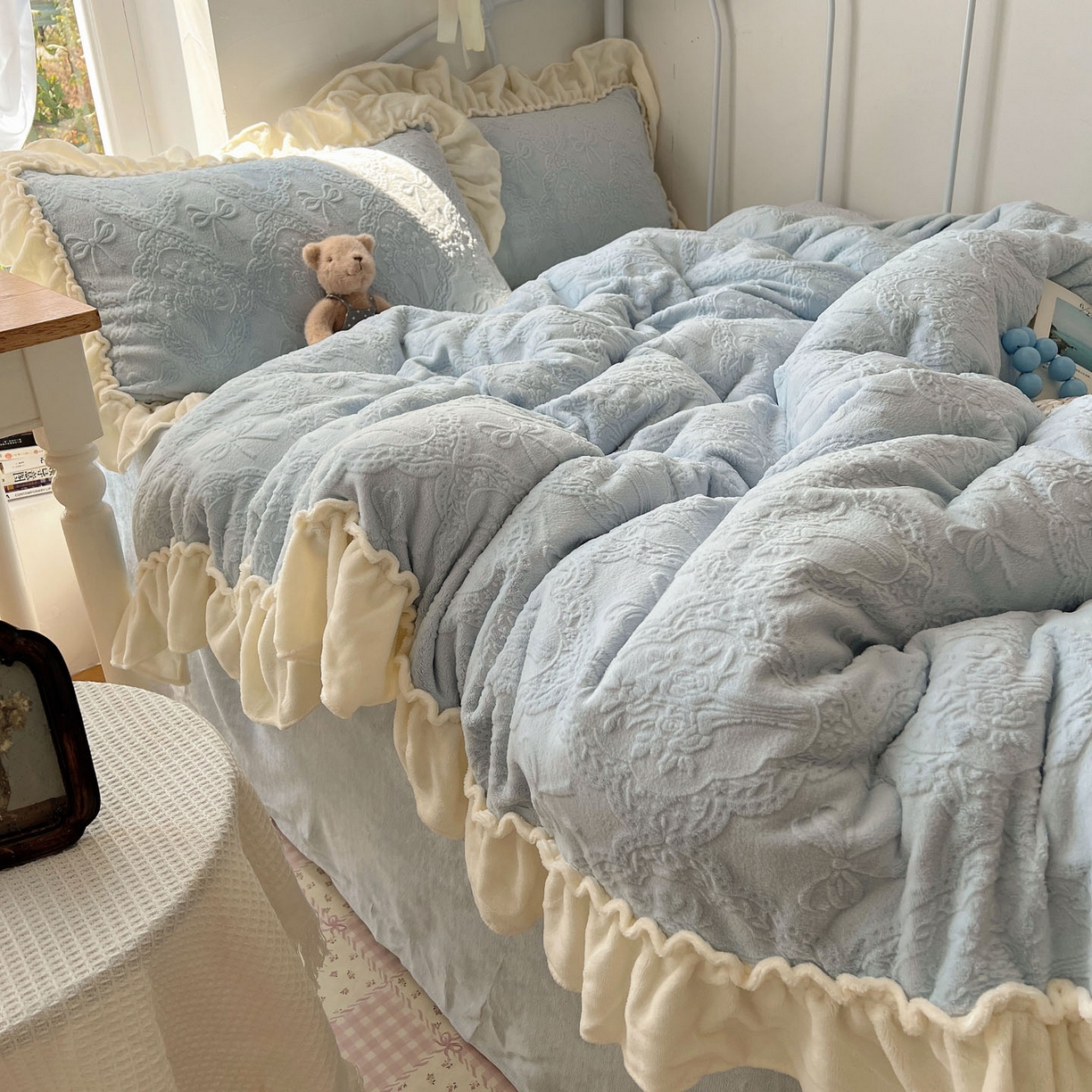 91家纺网 家纺一手货源 找家纺 六巷胡同 2025新款韩系博主风少女心蝴蝶结捧花A类牛奶绒四件套 蝴蝶结捧花-蓝