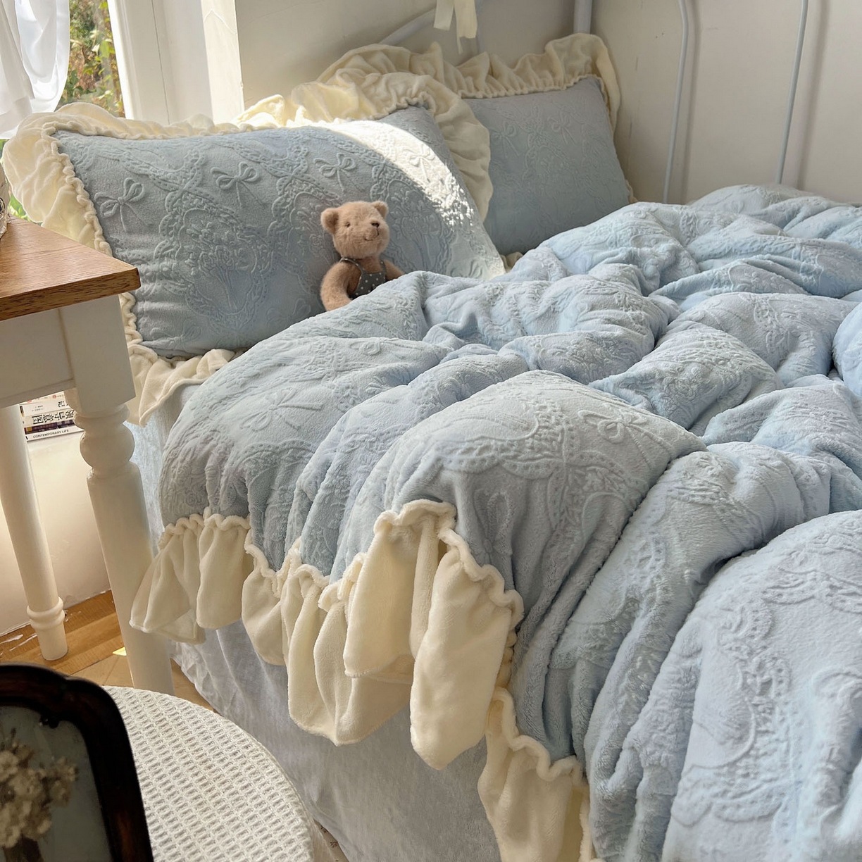 91家纺网 家纺一手货源 找家纺 六巷胡同 2025新款韩系博主风少女心蝴蝶结捧花A类牛奶绒四件套 蝴蝶结捧花-蓝