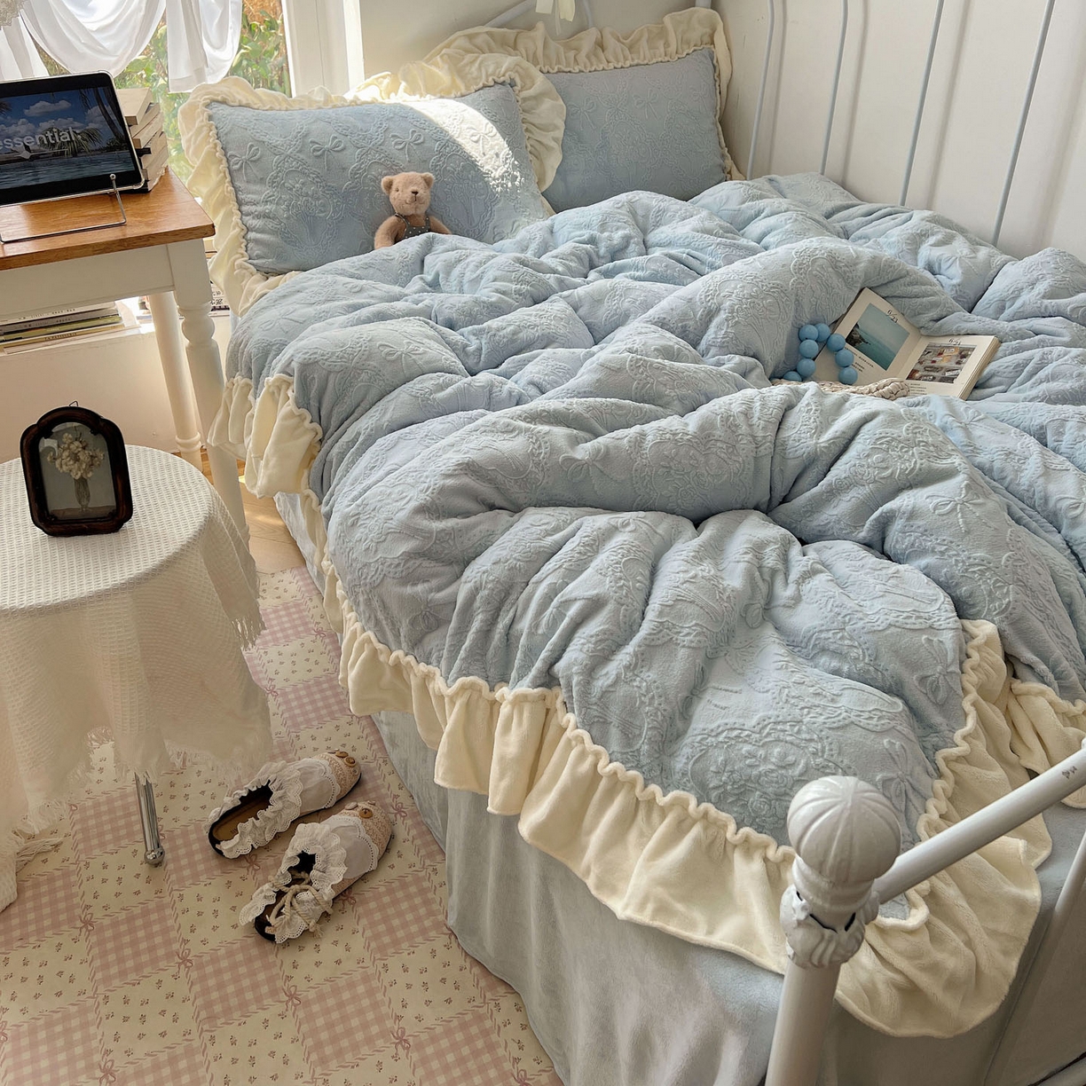 91家纺网 家纺一手货源 找家纺 六巷胡同 2025新款韩系博主风少女心蝴蝶结捧花A类牛奶绒四件套 蝴蝶结捧花-蓝