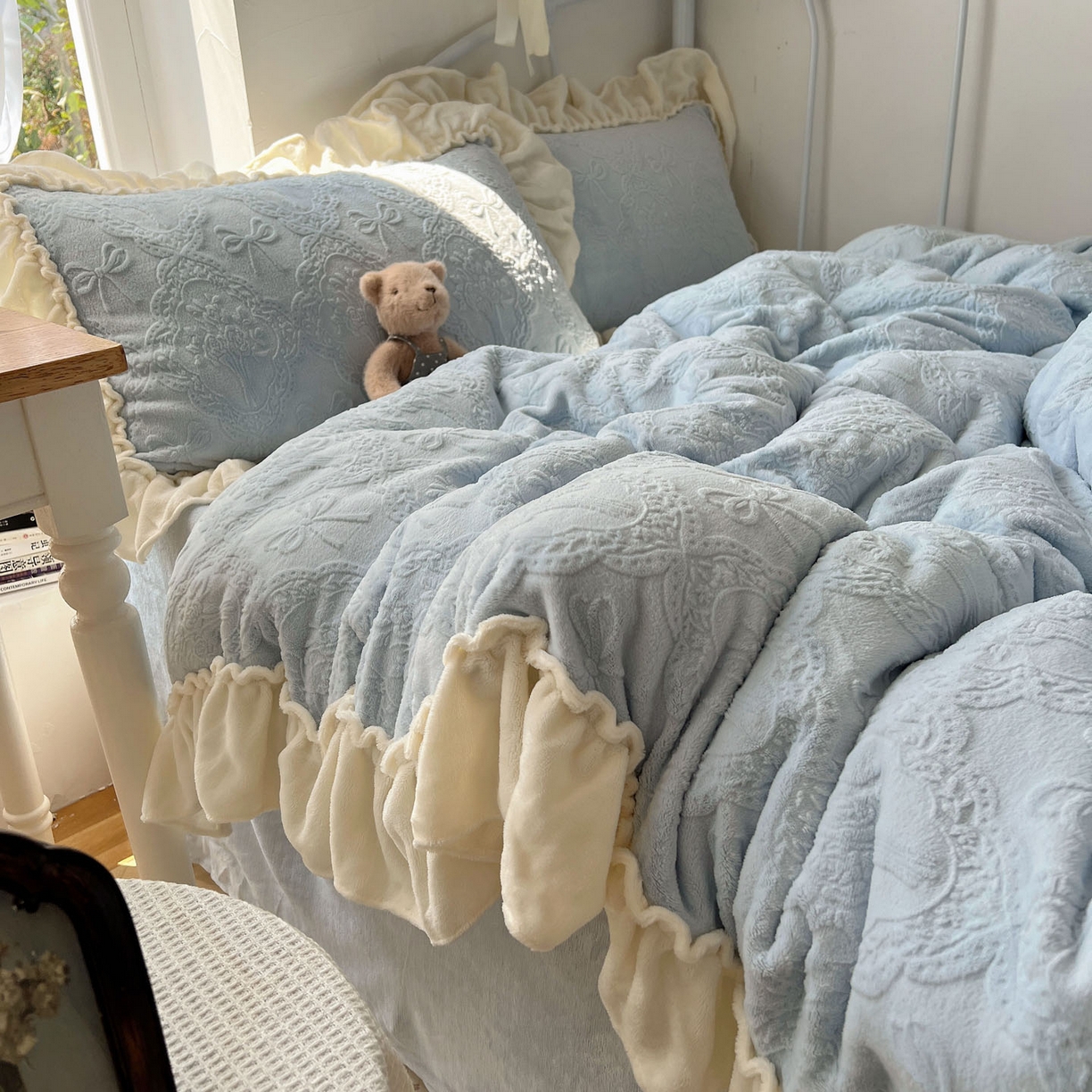 91家纺网 家纺一手货源 找家纺 六巷胡同 2025新款韩系博主风少女心蝴蝶结捧花A类牛奶绒四件套 蝴蝶结捧花-蓝