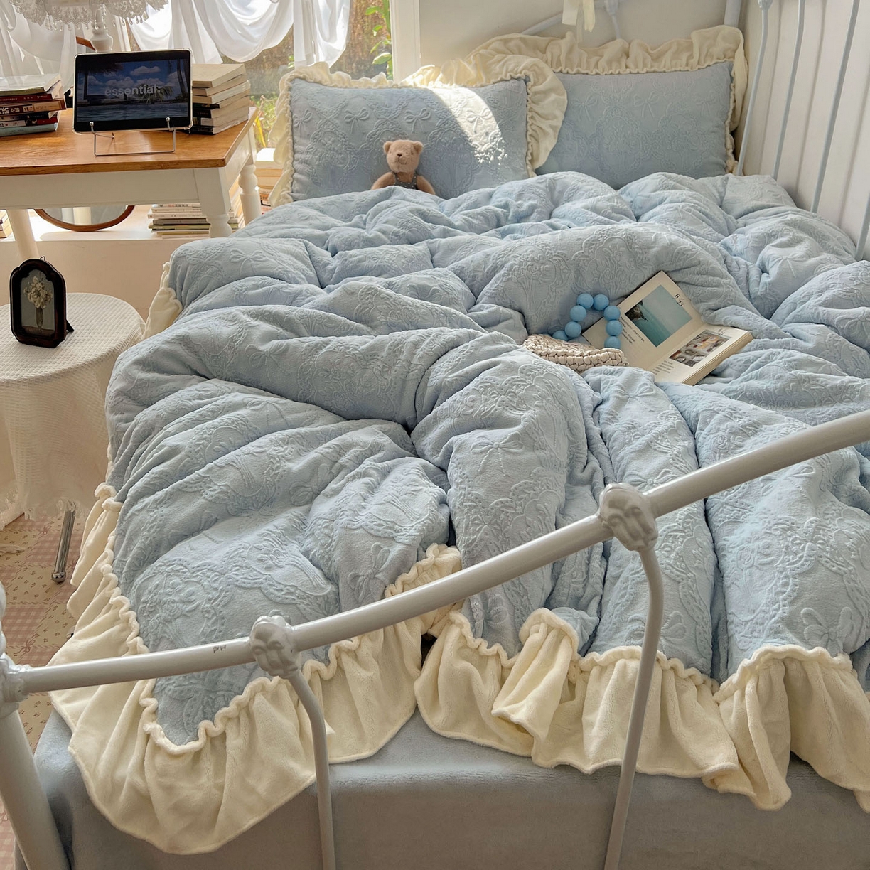 91家纺网 家纺一手货源 找家纺 六巷胡同 2025新款韩系博主风少女心蝴蝶结捧花A类牛奶绒四件套 蝴蝶结捧花-蓝