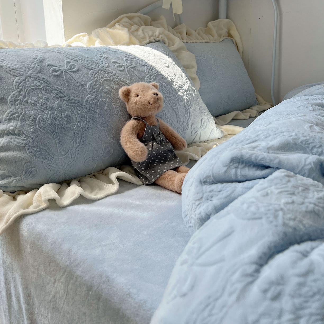 91家纺网 家纺一手货源 找家纺 六巷胡同 2025新款韩系博主风少女心蝴蝶结捧花A类牛奶绒四件套 蝴蝶结捧花-蓝