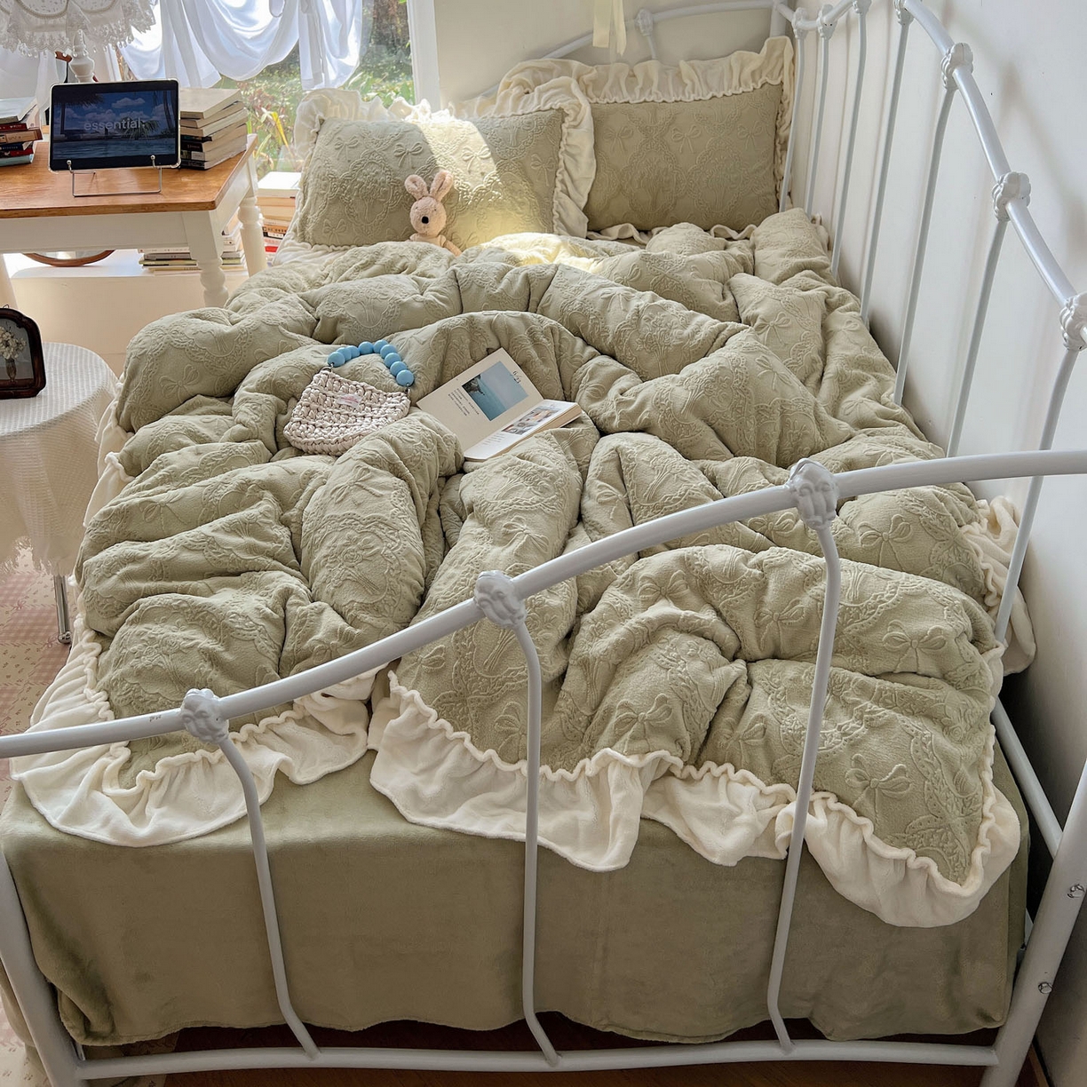 91家纺网 家纺一手货源 找家纺 六巷胡同 2025新款韩系博主风少女心蝴蝶结捧花A类牛奶绒四件套 蝴蝶结捧花-绿