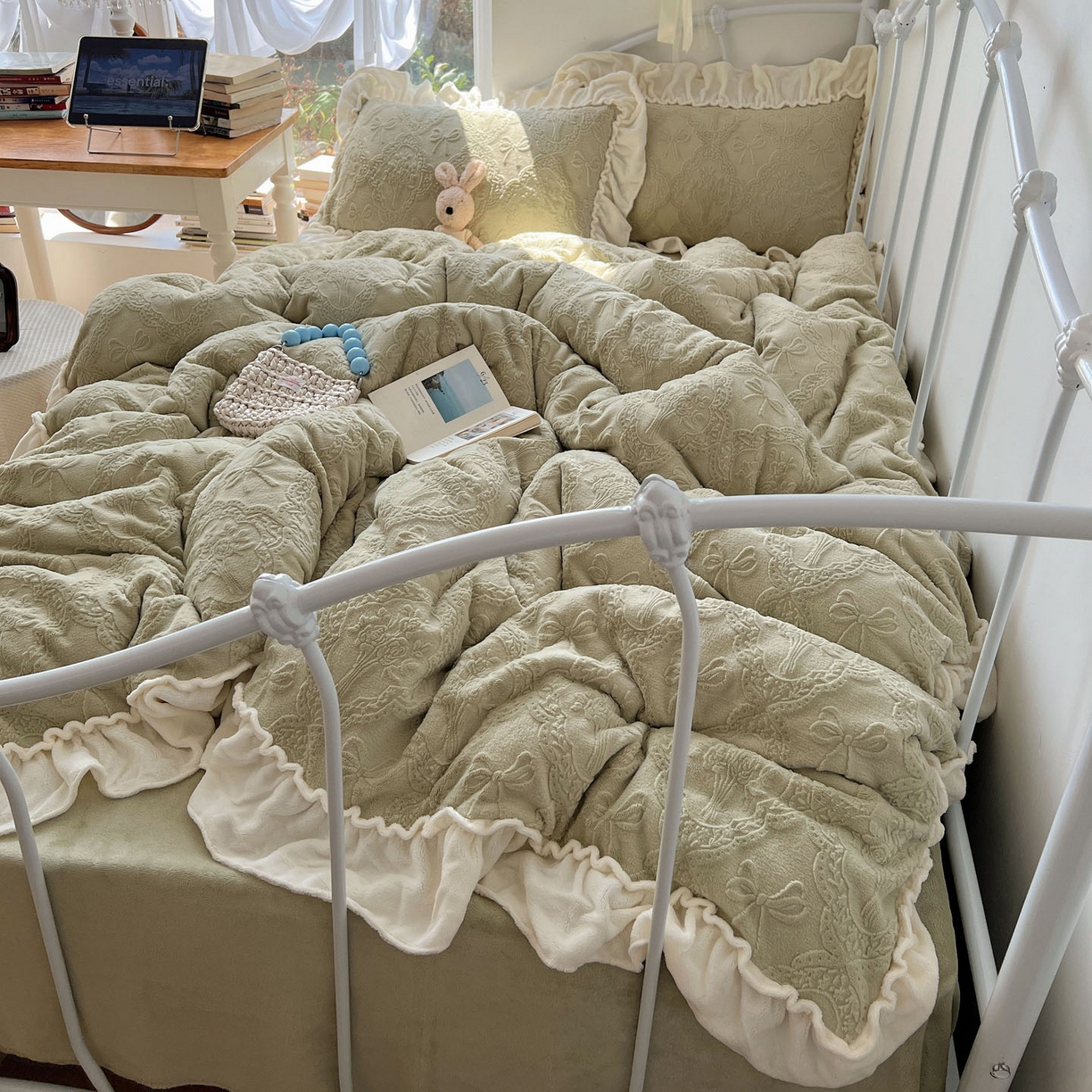 91家纺网 家纺一手货源 找家纺 六巷胡同 2025新款韩系博主风少女心蝴蝶结捧花A类牛奶绒四件套 蝴蝶结捧花-绿