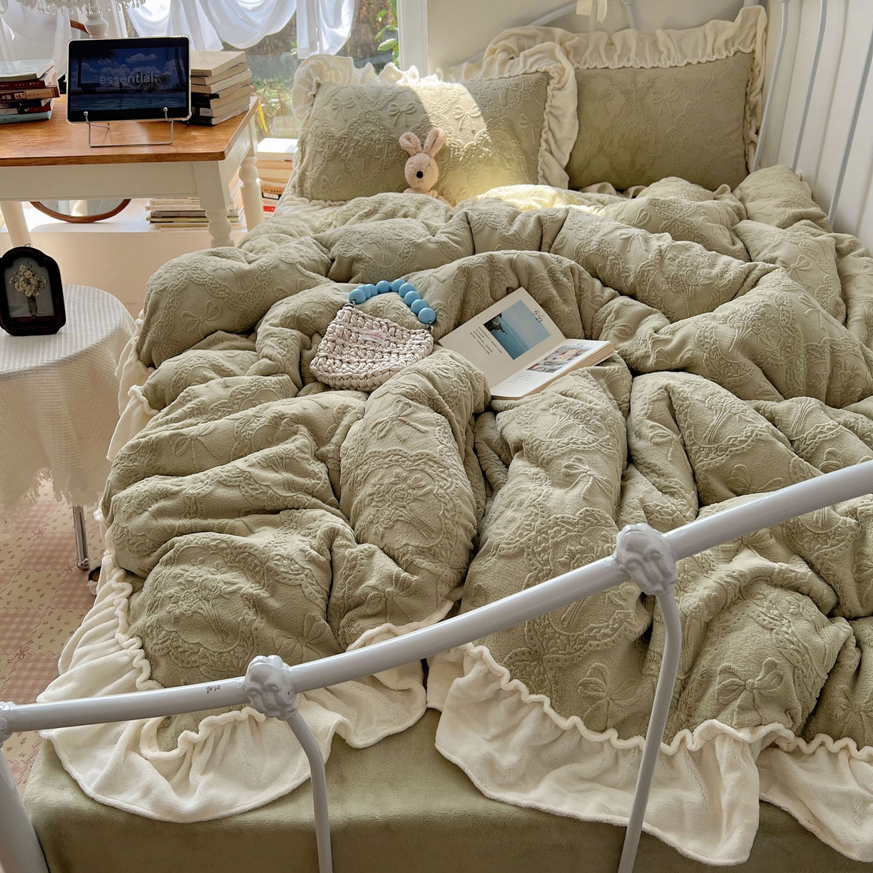 91家纺网 家纺一手货源 找家纺 六巷胡同 2025新款韩系博主风少女心蝴蝶结捧花A类牛奶绒四件套 蝴蝶结捧花-绿