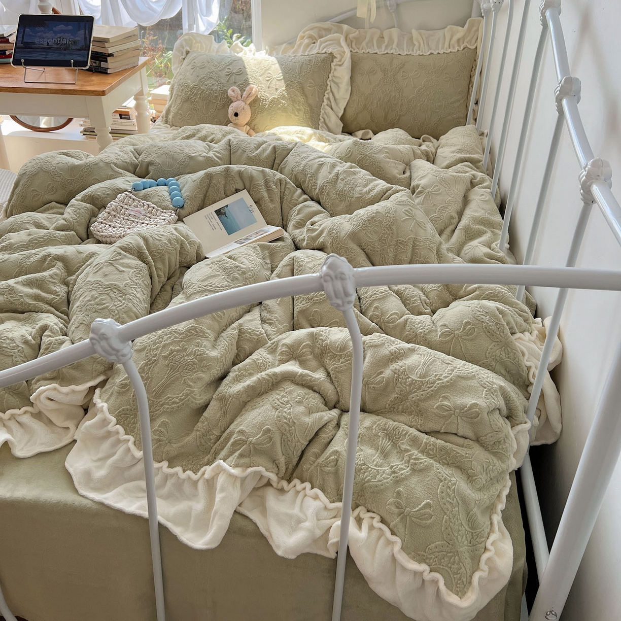 91家纺网 家纺一手货源 找家纺 六巷胡同 2025新款韩系博主风少女心蝴蝶结捧花A类牛奶绒四件套 蝴蝶结捧花-绿