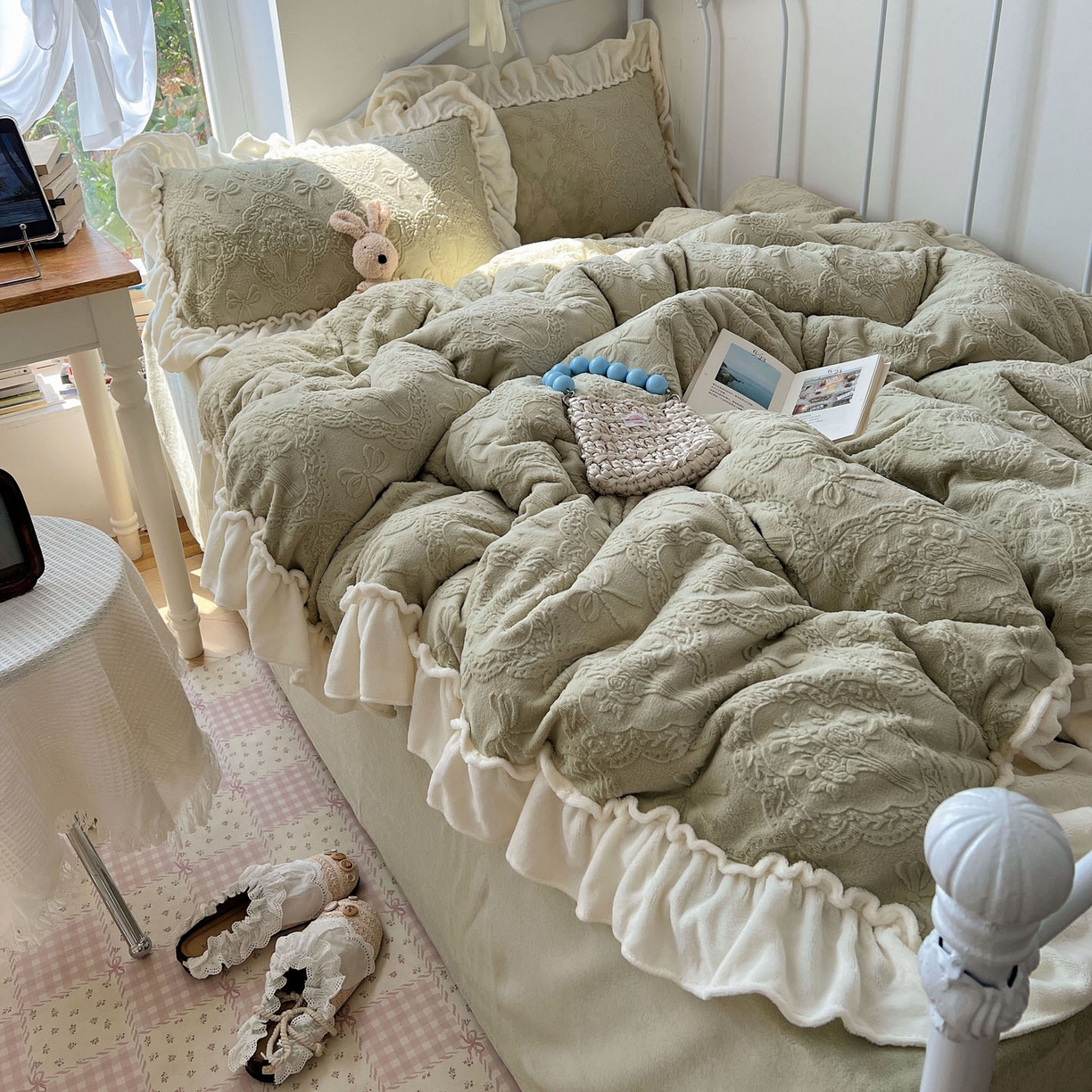 91家纺网 家纺一手货源 找家纺 六巷胡同 2025新款韩系博主风少女心蝴蝶结捧花A类牛奶绒四件套 蝴蝶结捧花-绿