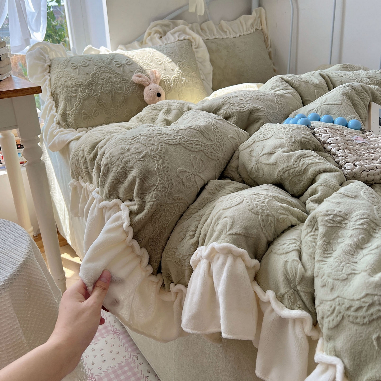 91家纺网 家纺一手货源 找家纺 六巷胡同 2025新款韩系博主风少女心蝴蝶结捧花A类牛奶绒四件套 蝴蝶结捧花-绿