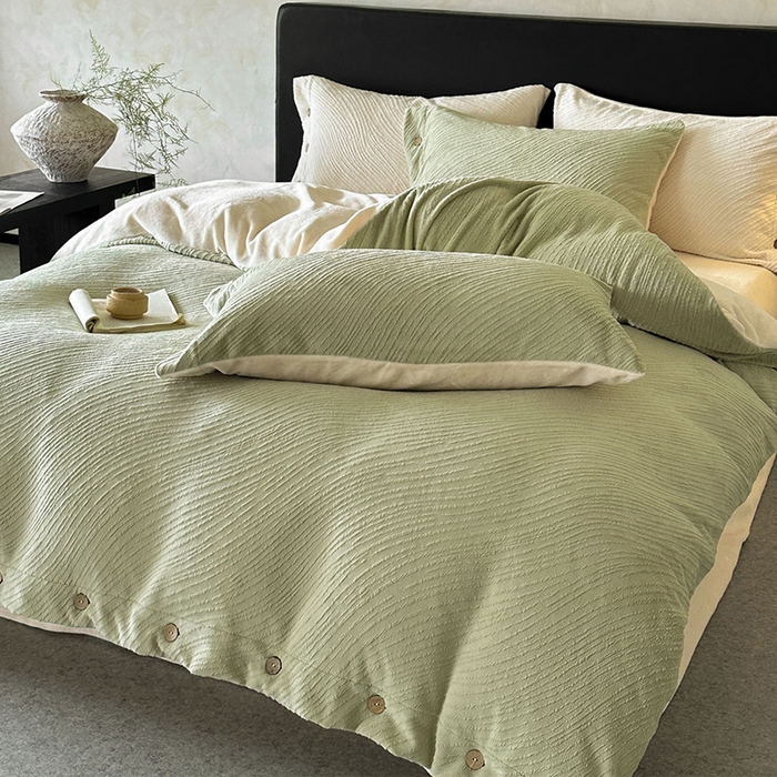 91家纺网 家纺一手货源 找家纺 十方家居 2025年新款9斤加厚雕花绒牛奶绒剪花纽扣款工艺牛奶绒四件套（全网控价标准不低于168） 兰亭-绿意