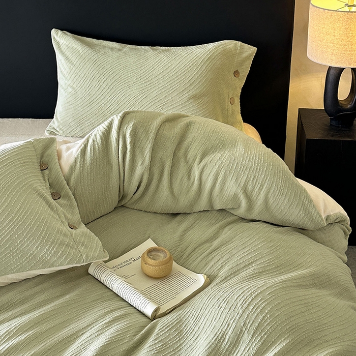 91家纺网 家纺一手货源 找家纺 十方家居 2025年新款9斤加厚雕花绒牛奶绒剪花纽扣款工艺牛奶绒四件套（全网控价标准不低于168） 兰亭-绿意