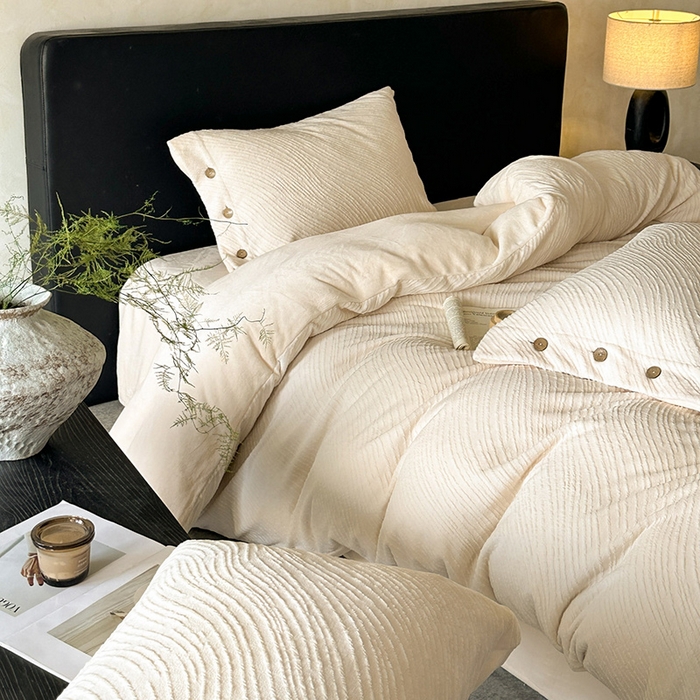 十方家居 2025年新款9斤加厚雕花绒牛奶绒剪花纽扣款工艺牛奶绒四件套（全网控价标准不低于168） 兰亭-奶白