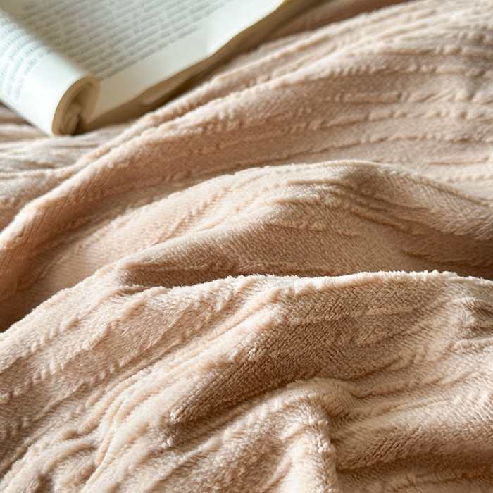 91家纺网 家纺一手货源 找家纺 十方家居 2025年新款9斤加厚雕花绒牛奶绒剪花纽扣款工艺牛奶绒四件套（全网控价标准不低于168） 兰亭-暖咖