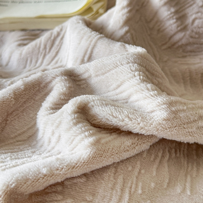 91家纺网 家纺一手货源 找家纺 十方家居 2025年新款9斤加厚雕花绒牛奶绒剪花纽扣款工艺牛奶绒四件套（全网控价标准不低于168） 烟雨-浅灰