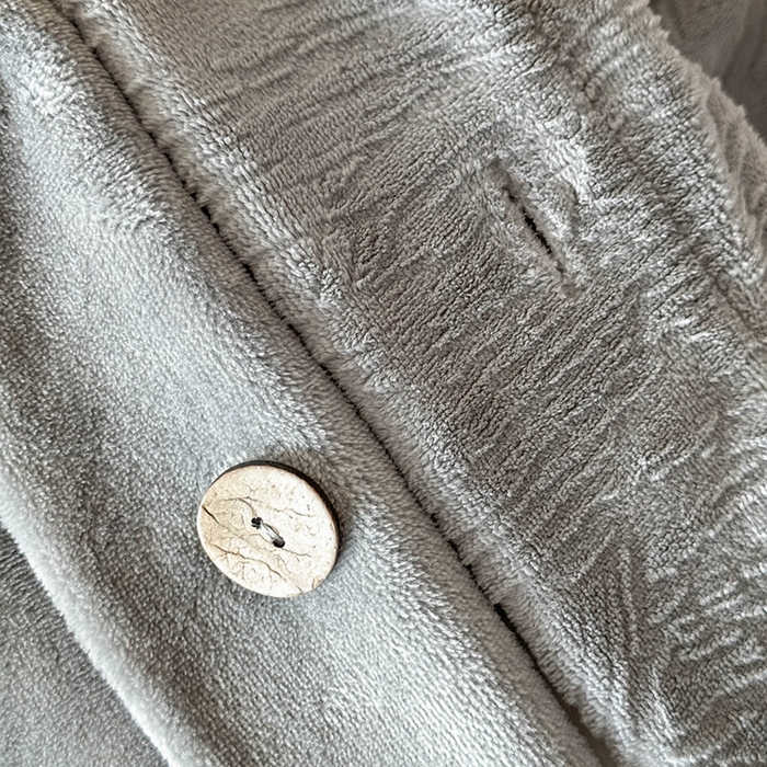 91家纺网 家纺一手货源 找家纺 十方家居 2025年新款9斤加厚雕花绒牛奶绒剪花纽扣款工艺牛奶绒四件套（全网控价标准不低于168） 烟雨-深灰