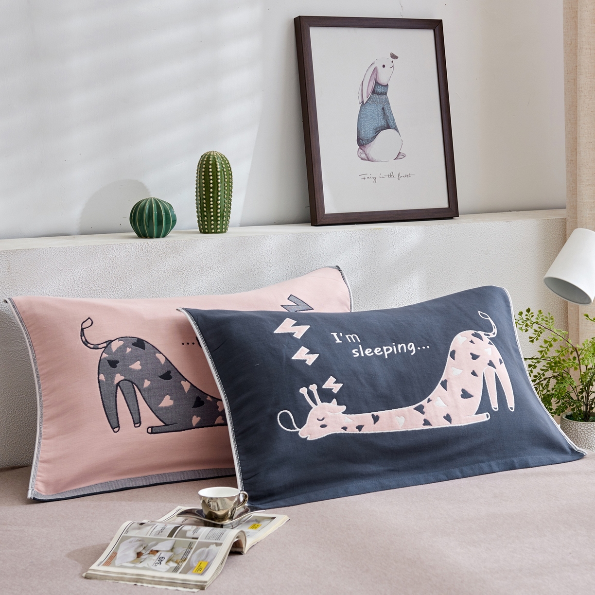 91家纺网 家纺一手货源 找家纺 朴尔家纺-毛巾被 2025新款卡通AB组合全棉纯棉层纱布枕巾 懒懒长颈鹿 52x78cm/对