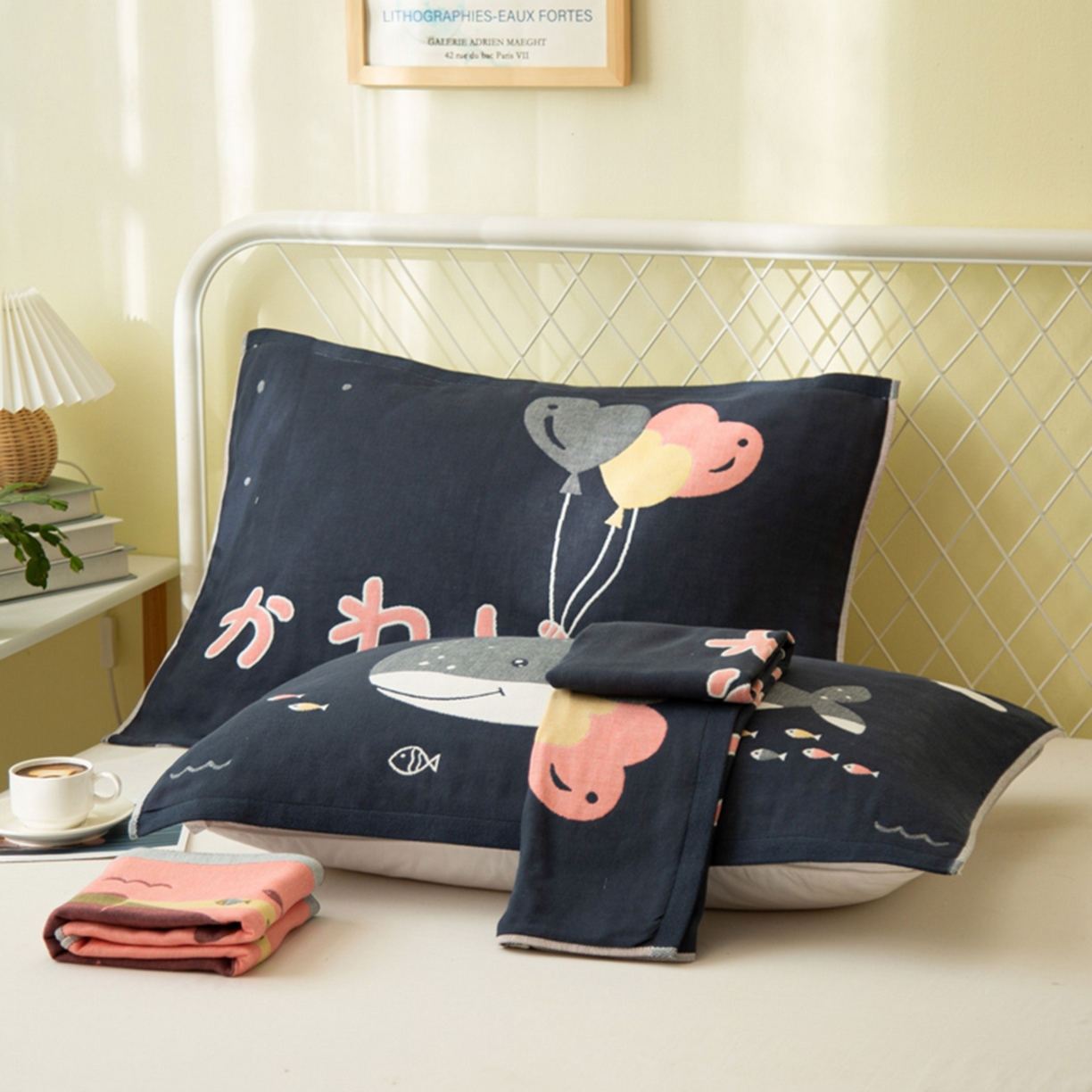 91家纺网 家纺一手货源 找家纺 朴尔家纺-毛巾被 2025新款卡通AB组合全棉纯棉层纱布枕巾 气球鲸鱼-藏青 52x78cm/对