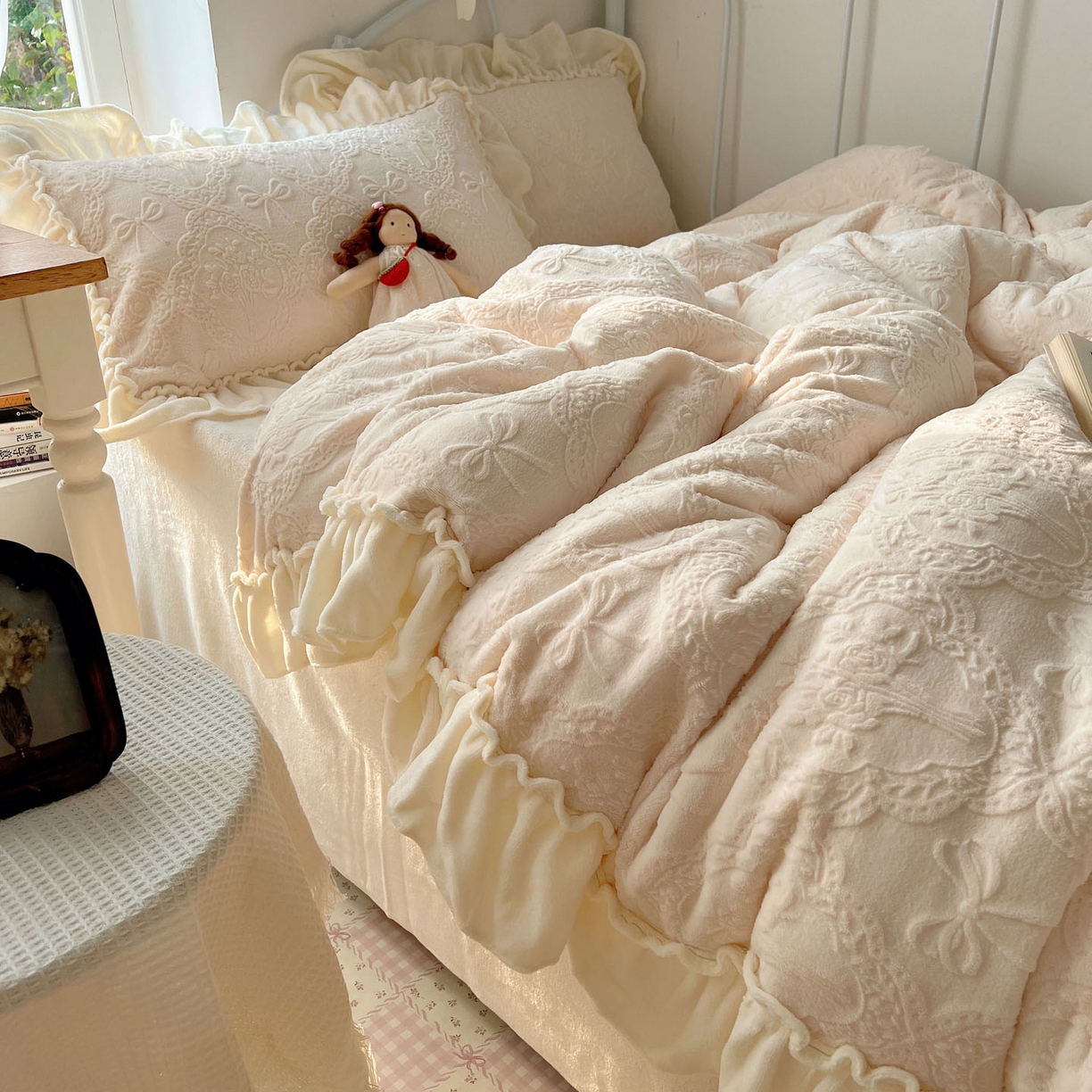 91家纺网 家纺一手货源 找家纺 （总）六巷胡同 2025新款韩系博主风少女心蝴蝶结捧花A类牛奶绒四件套