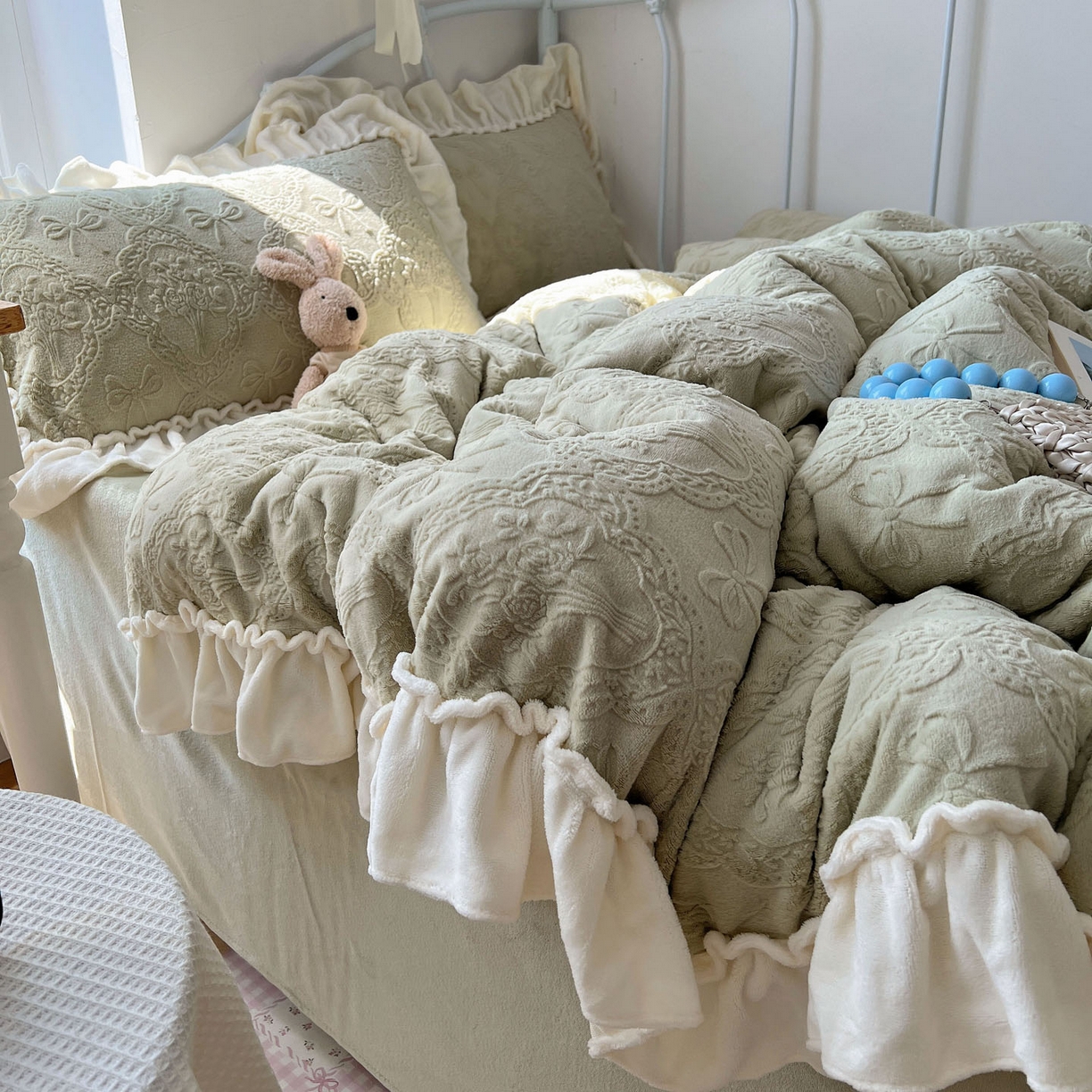 91家纺网 家纺一手货源 找家纺 （总）六巷胡同 2025新款韩系博主风少女心蝴蝶结捧花A类牛奶绒四件套