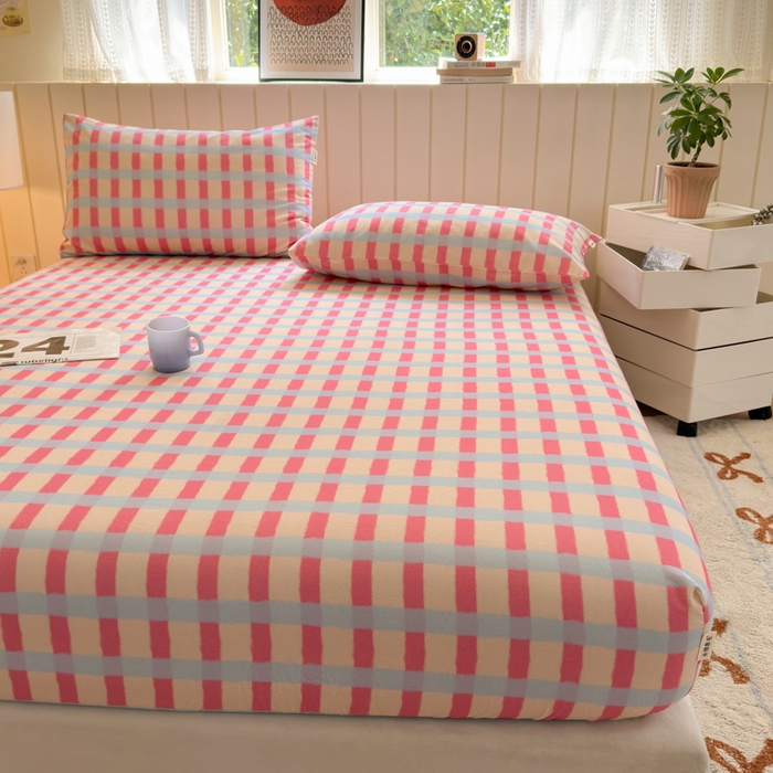 91家纺网 家纺一手货源 找家纺 如意朵 2025新款时尚印花全棉加厚磨毛床笠 艾格-粉