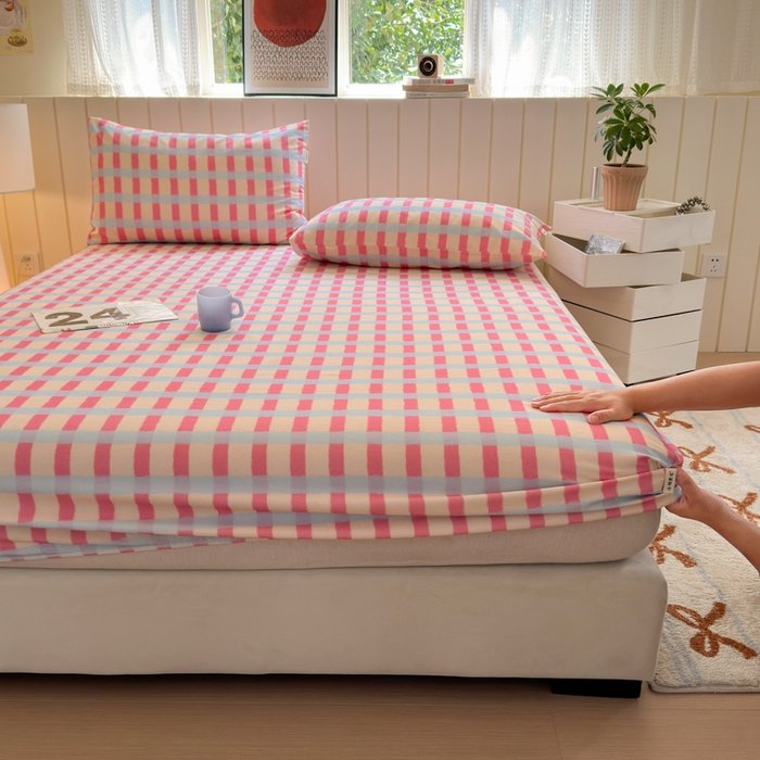 91家纺网 家纺一手货源 找家纺 如意朵 2025新款时尚印花全棉加厚磨毛床笠 艾格-粉