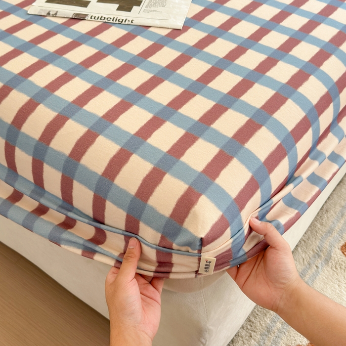 91家纺网 家纺一手货源 找家纺 如意朵 2025新款时尚印花全棉加厚磨毛床笠 艾格-蓝咖