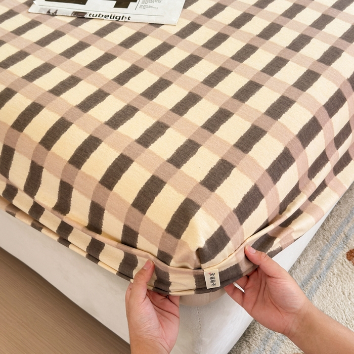 91家纺网 家纺一手货源 找家纺 如意朵 2025新款时尚印花全棉加厚磨毛床笠 艾格-浅咖