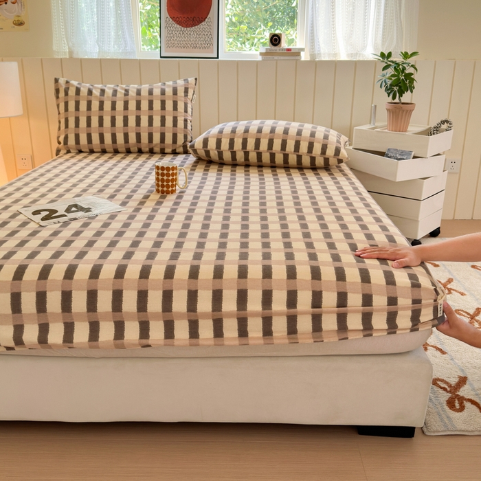 91家纺网 家纺一手货源 找家纺 如意朵 2025新款时尚印花全棉加厚磨毛床笠 艾格-浅咖