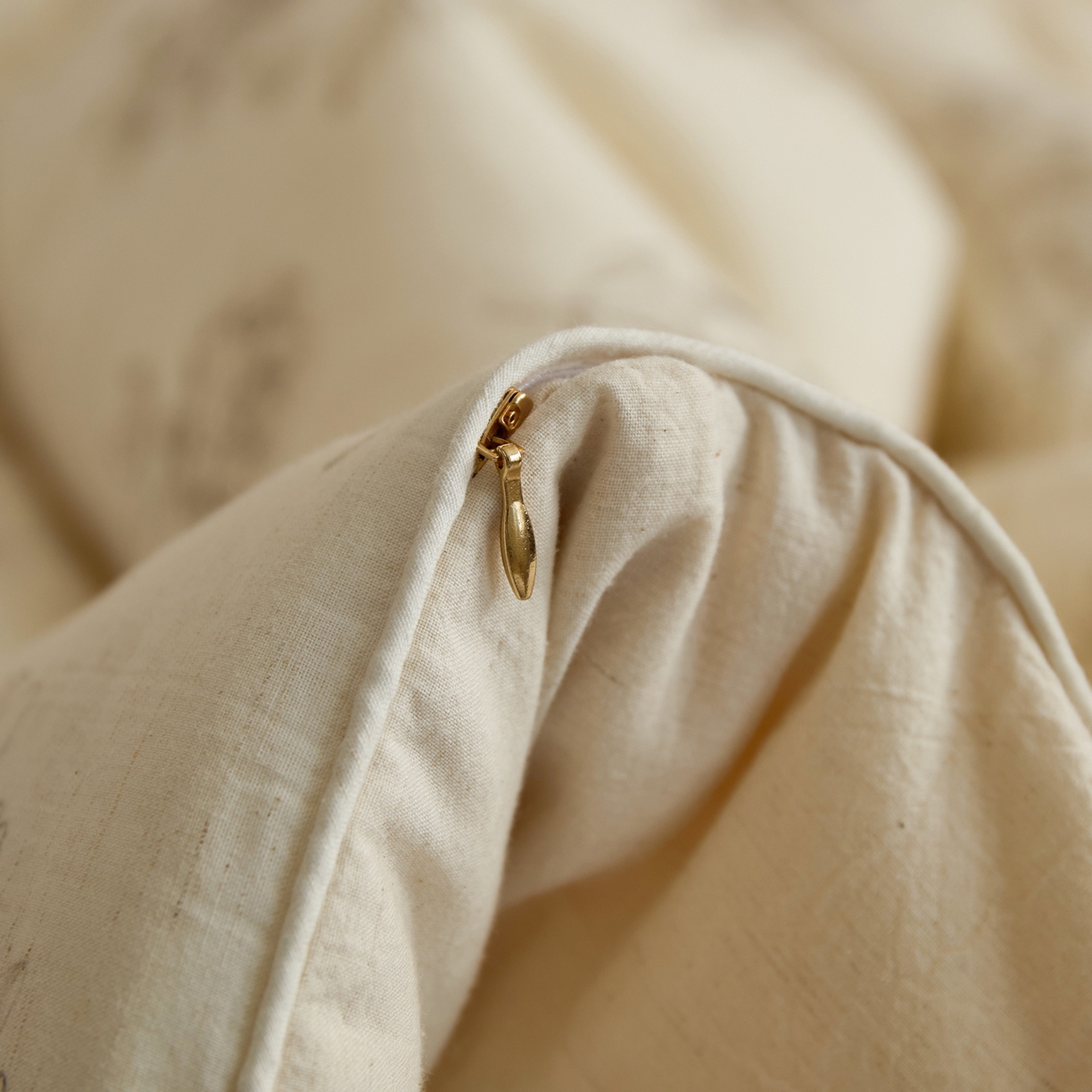 91家纺网 家纺一手货源 找家纺 禧禾 2025新款A类诧寂风棉麻大豆色织提花数码印花春秋冬被被子被芯 云馥-印花