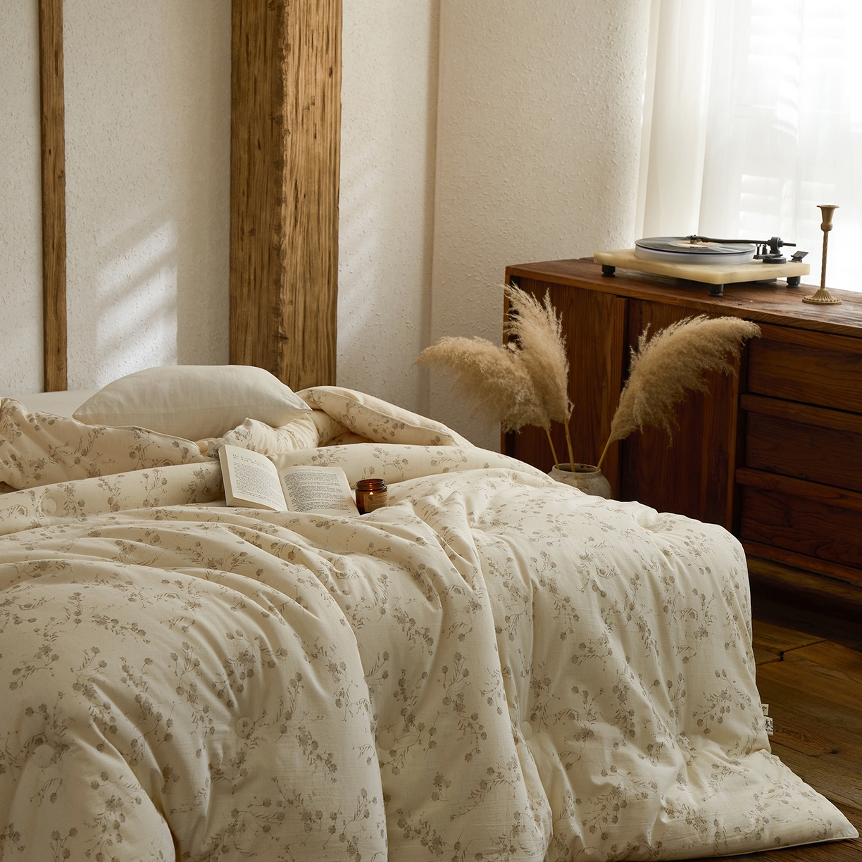 91家纺网 家纺一手货源 找家纺 禧禾 2025新款A类诧寂风棉麻大豆色织提花数码印花春秋冬被被子被芯 栀穗-印花