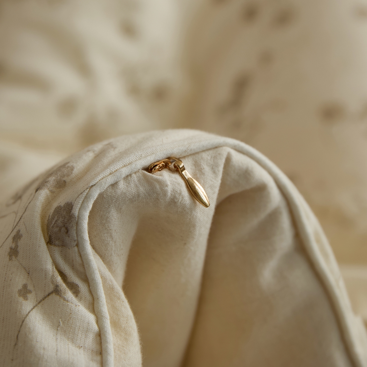 91家纺网 家纺一手货源 找家纺 禧禾 2025新款A类诧寂风棉麻大豆色织提花数码印花春秋冬被被子被芯 栀穗-印花