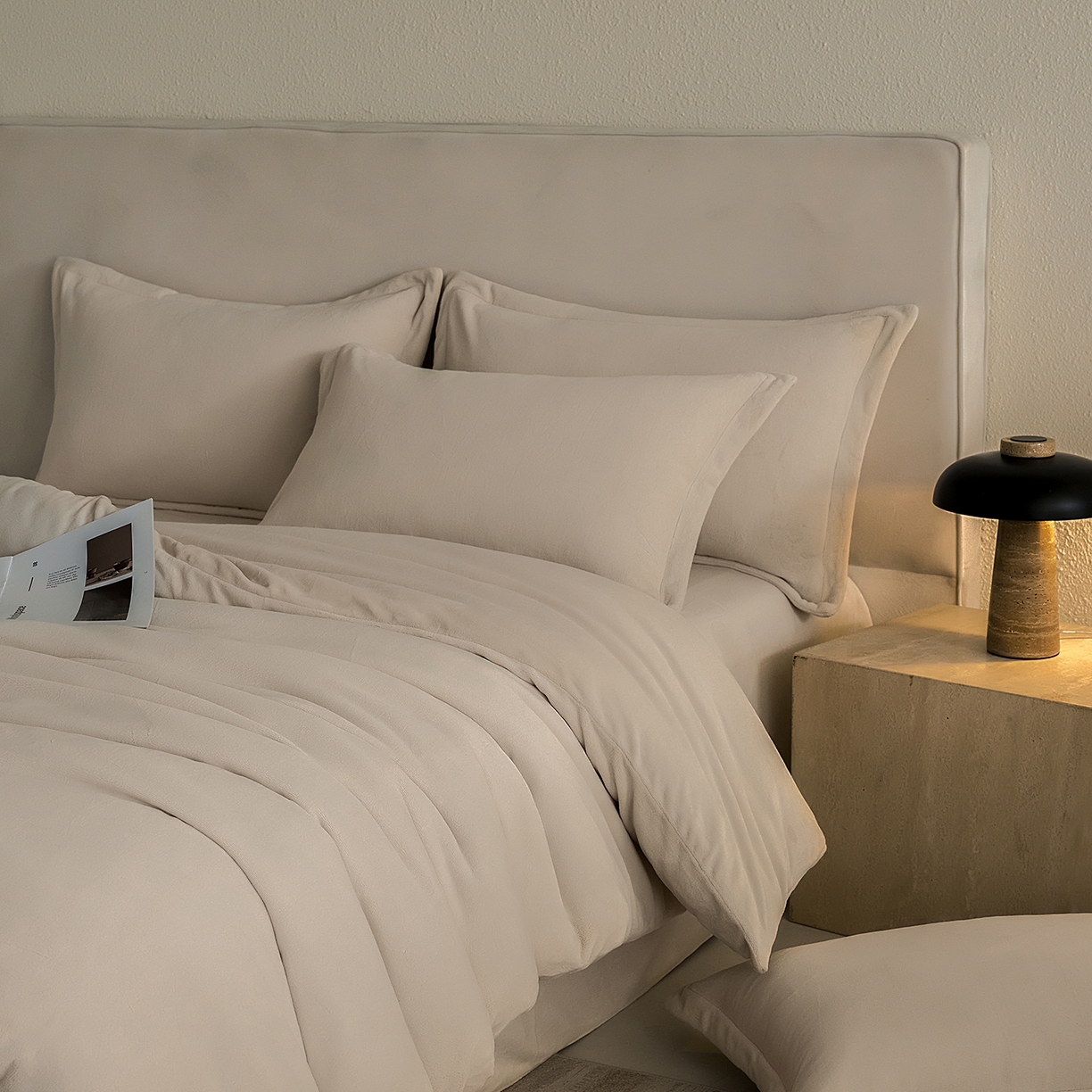 91家纺网 家纺一手货源 找家纺 禧禾 2025新款A类300G醇厚速暖绒四件套-莫兰迪 莫兰迪-奶油白