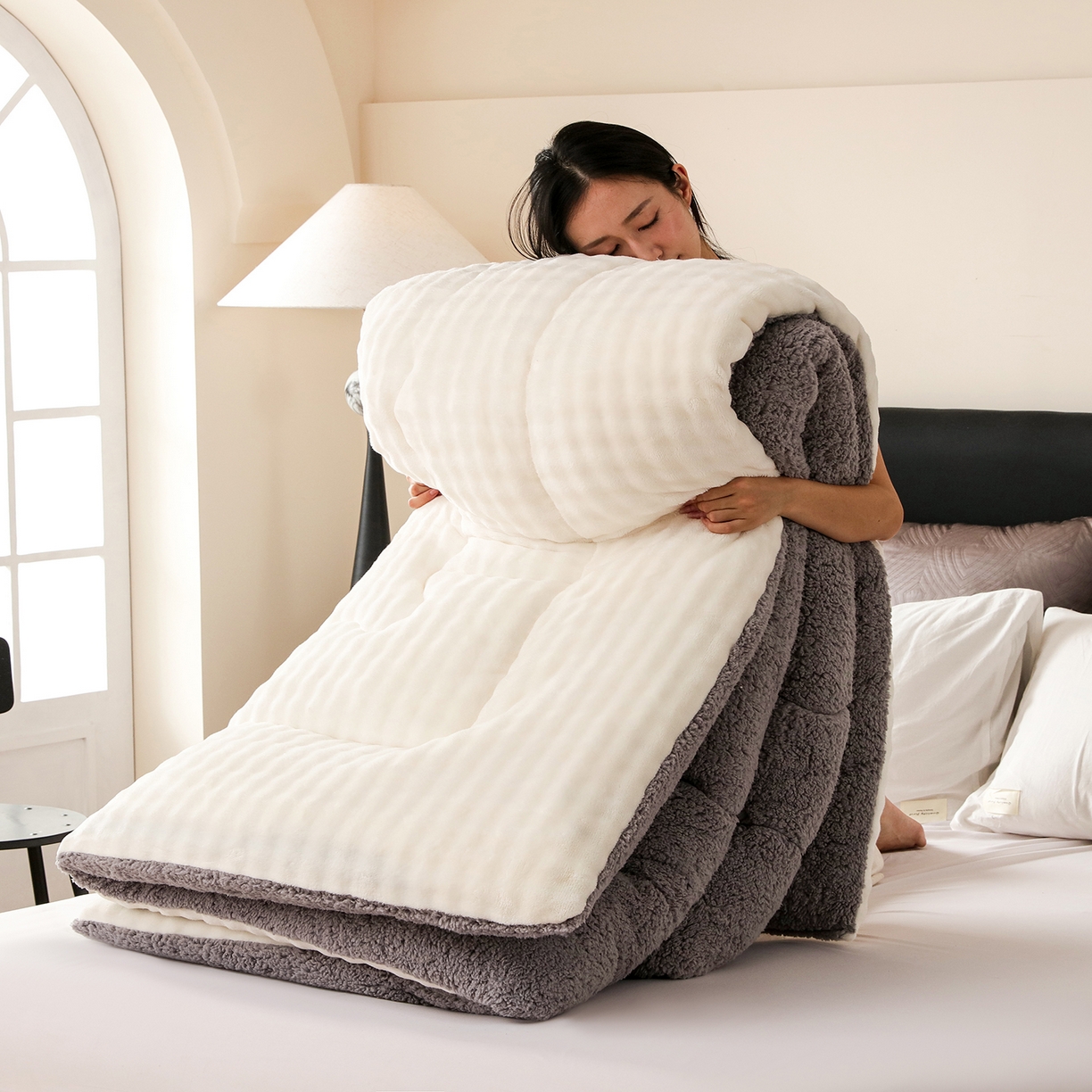 91家纺网 家纺一手货源 找家纺 金灵居 2025新款兔毛绒冬被兔毛被子被芯春秋被 兔兔绒被-米白