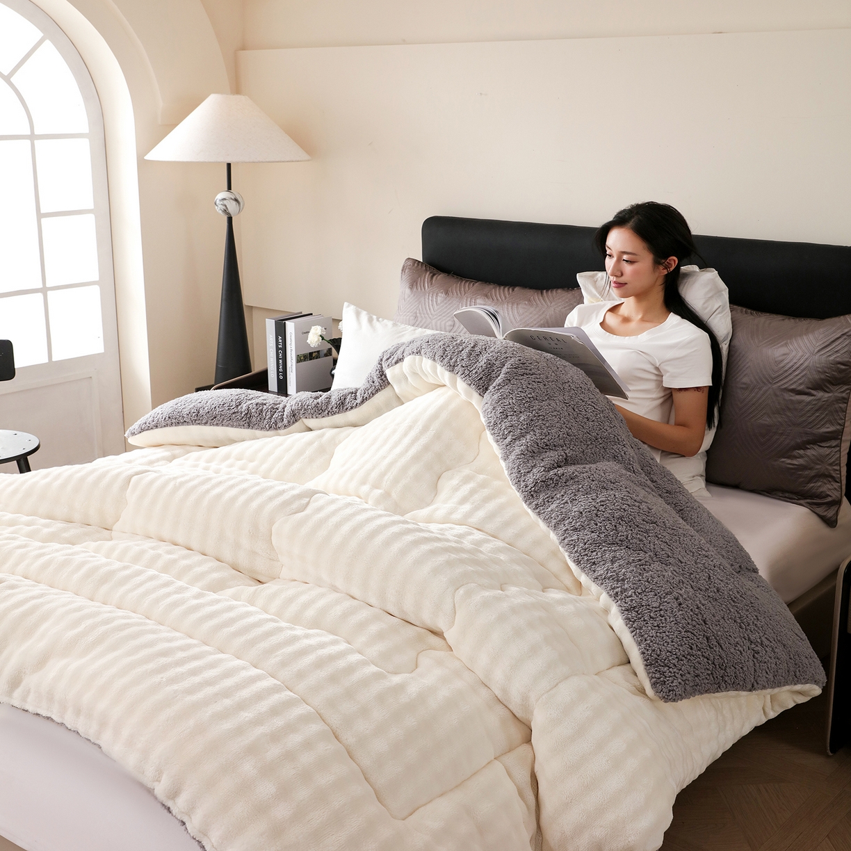 91家纺网 家纺一手货源 找家纺 金灵居 2025新款兔毛绒冬被兔毛被子被芯春秋被 兔兔绒被-米白