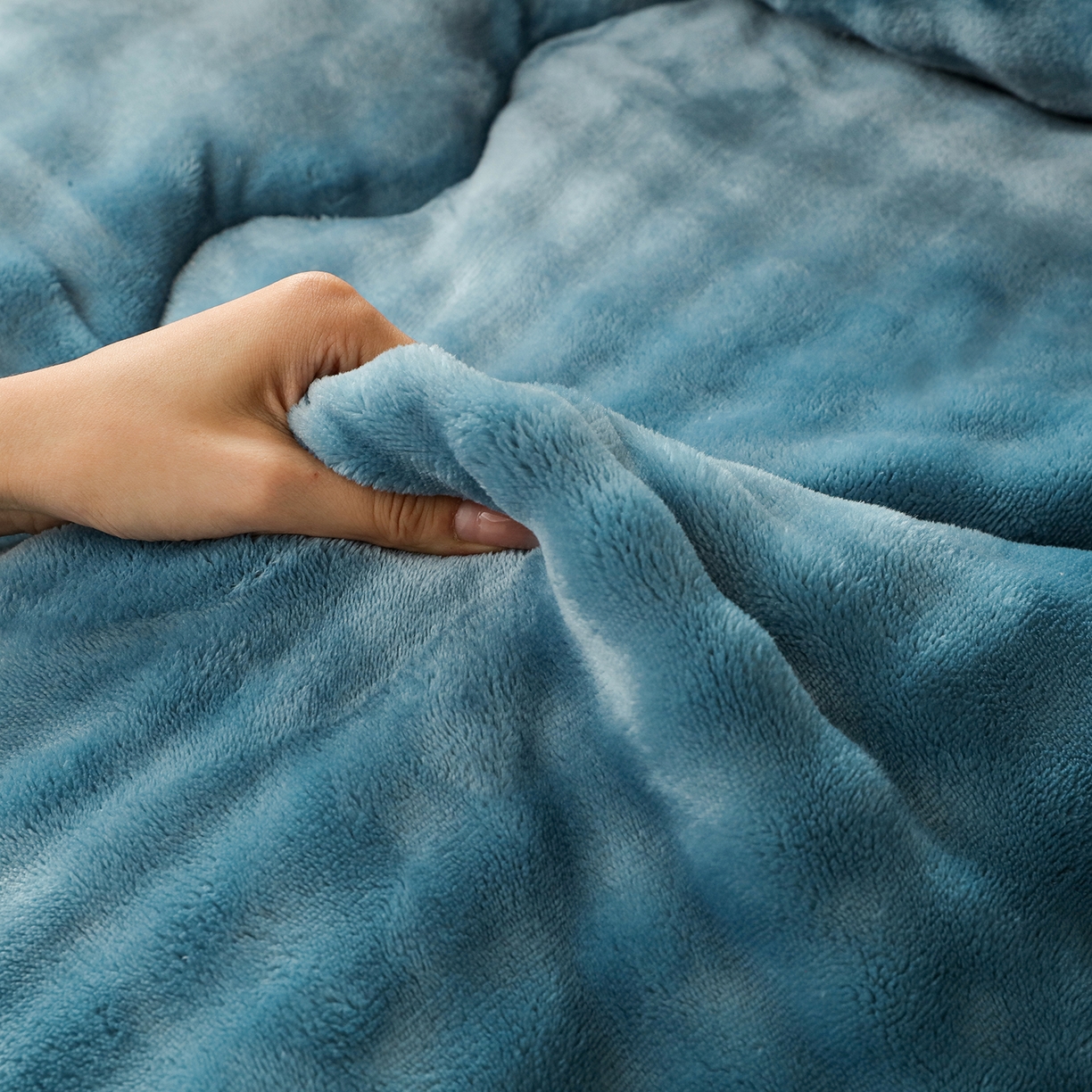 91家纺网 家纺一手货源 找家纺 金灵居 2025新款兔毛绒冬被兔毛被子被芯春秋被 兔兔绒被-蔚蓝