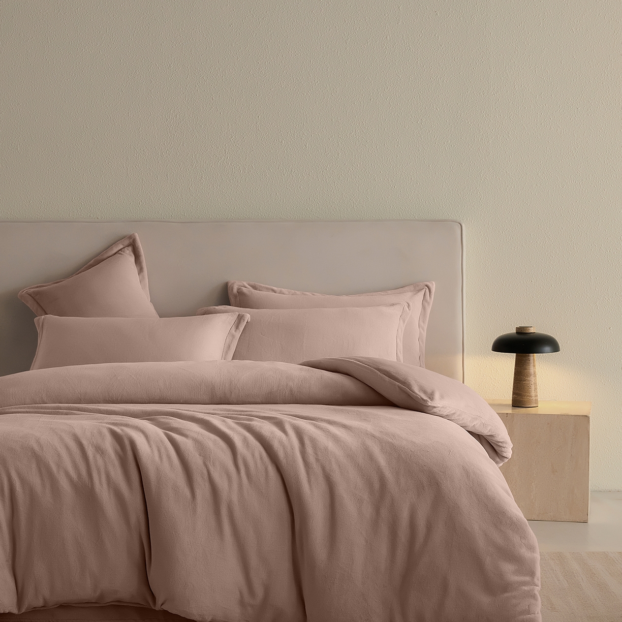 91家纺网 家纺一手货源 找家纺 禧禾 2025新款A类300G醇厚速暖绒四件套-莫兰迪 莫兰迪-婴儿粉