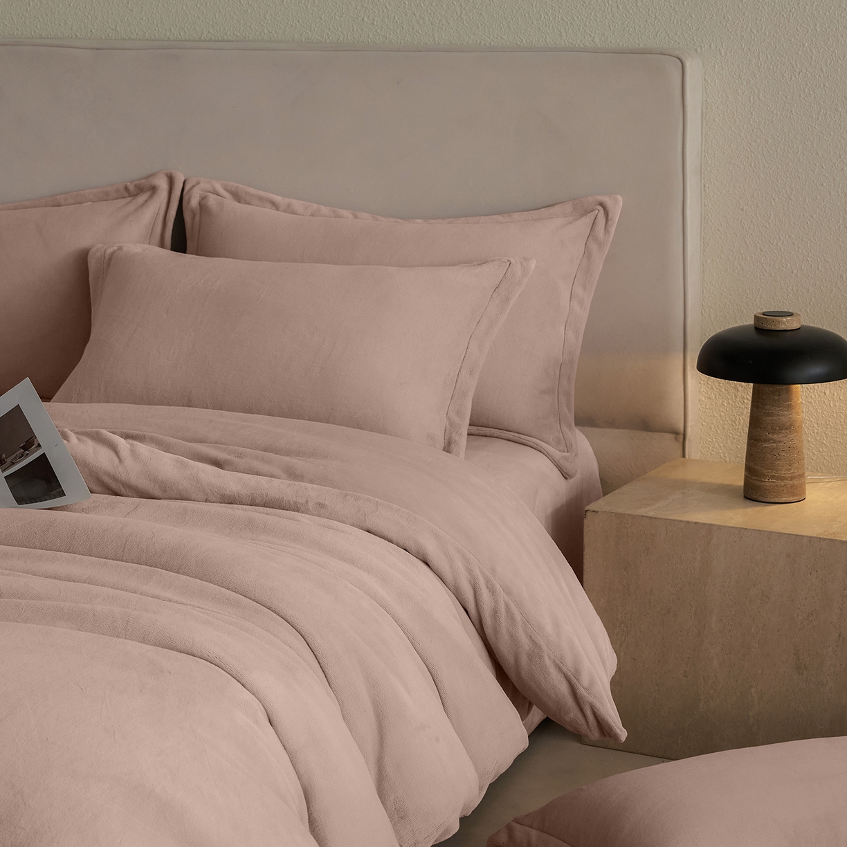 91家纺网 家纺一手货源 找家纺 禧禾 2025新款A类300G醇厚速暖绒四件套-莫兰迪 莫兰迪-婴儿粉