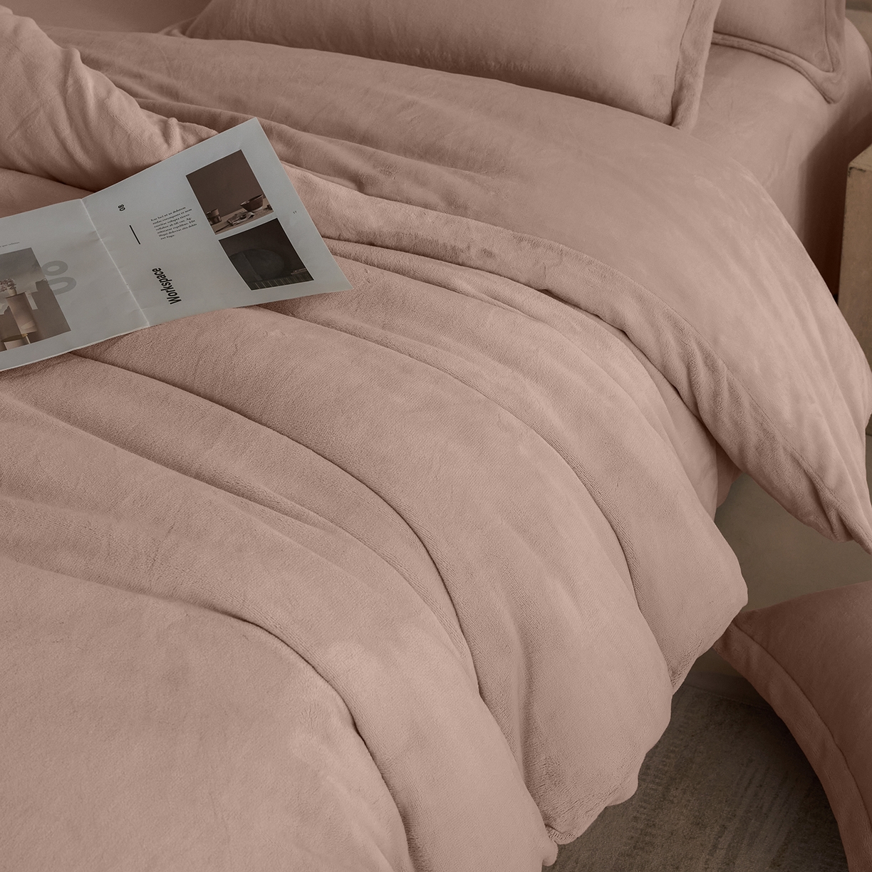 91家纺网 家纺一手货源 找家纺 禧禾 2025新款A类300G醇厚速暖绒四件套-莫兰迪 莫兰迪-婴儿粉